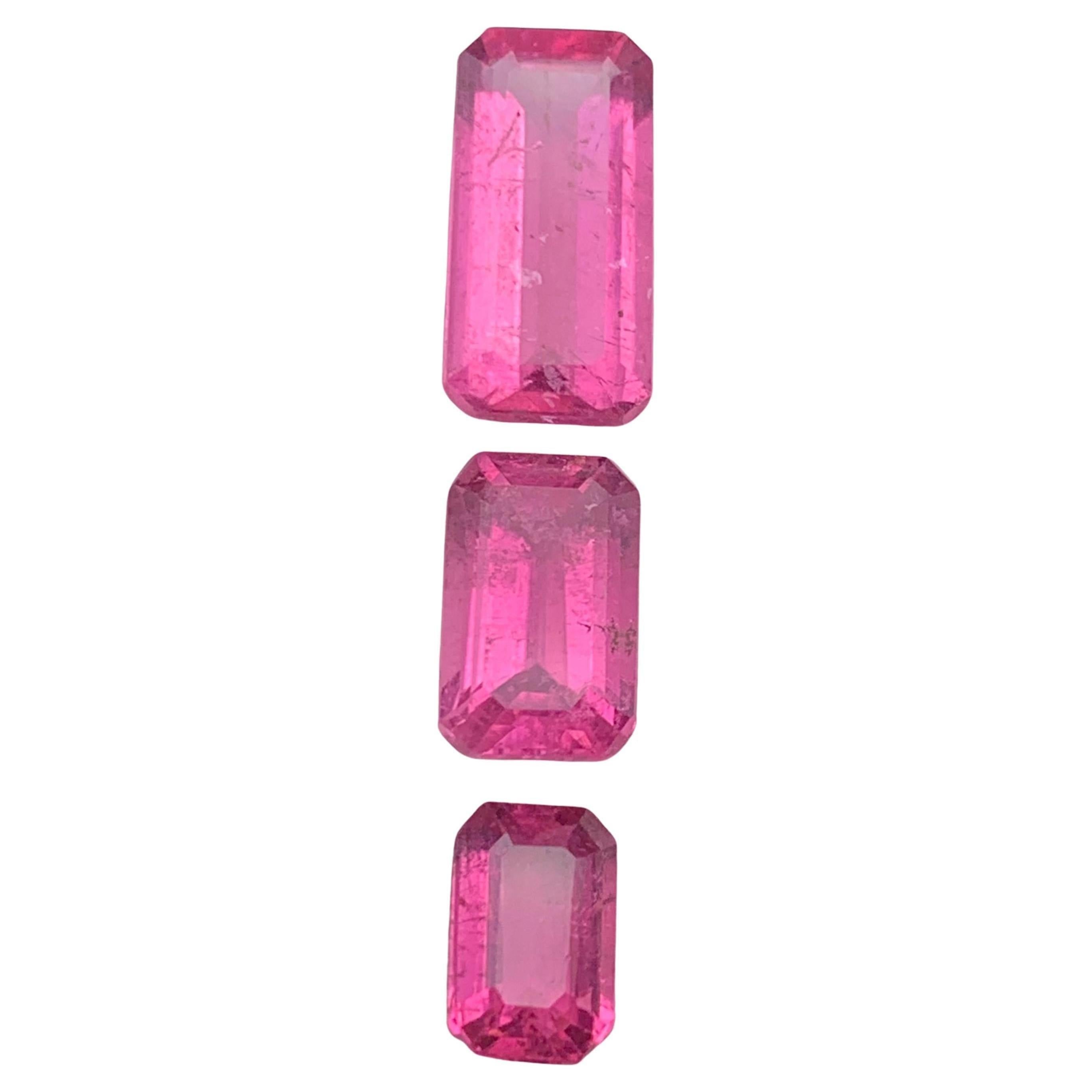 Anello con tormalina naturale rosa vivo, orecchini con gemme sciolte 5,70 ct taglio smeraldo