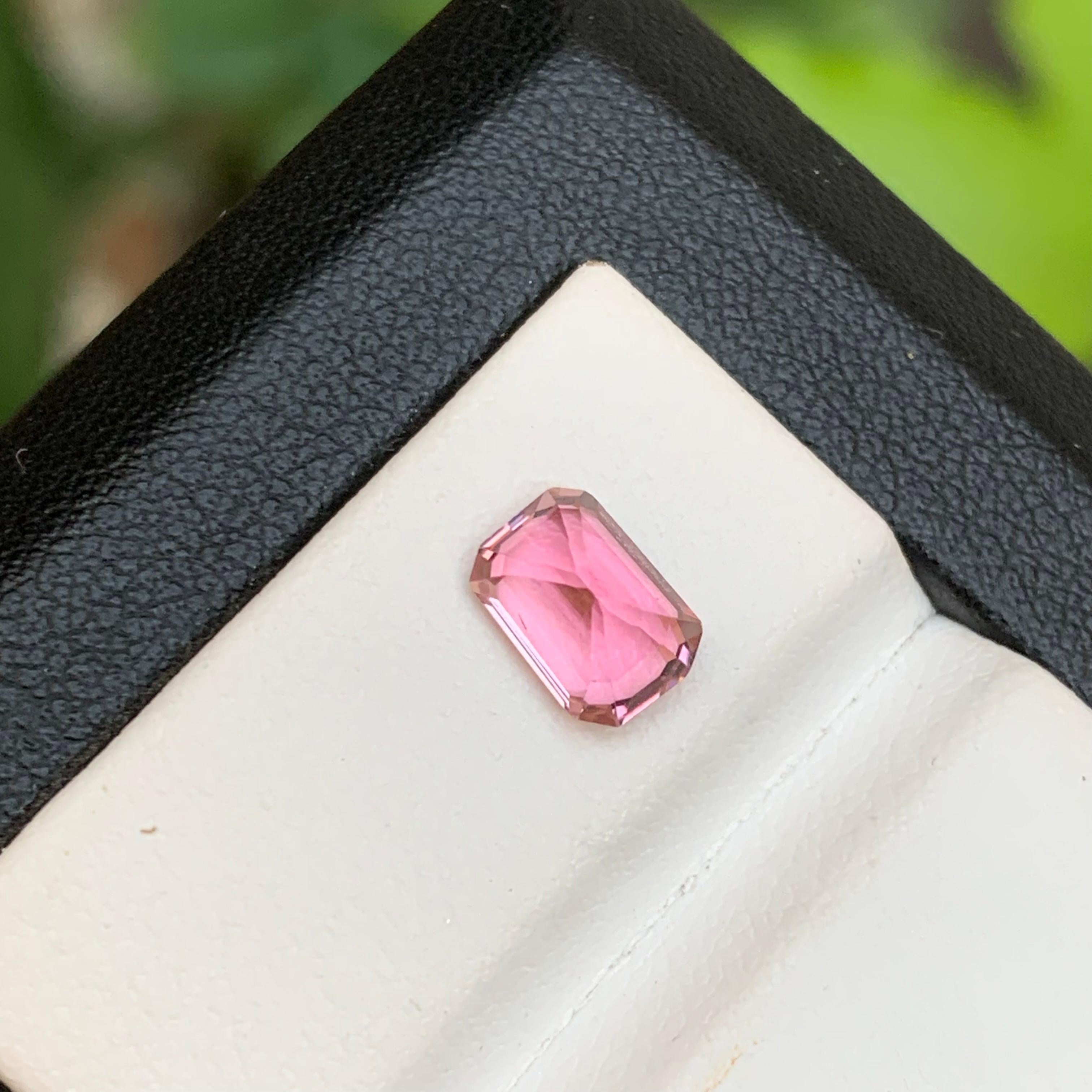 Vivid Pink Natural Tourmaline Ring Loose Gemstone 1.50 Ct Emerald Cut-Jewelry In New Condition For Sale In Peshawar, PK