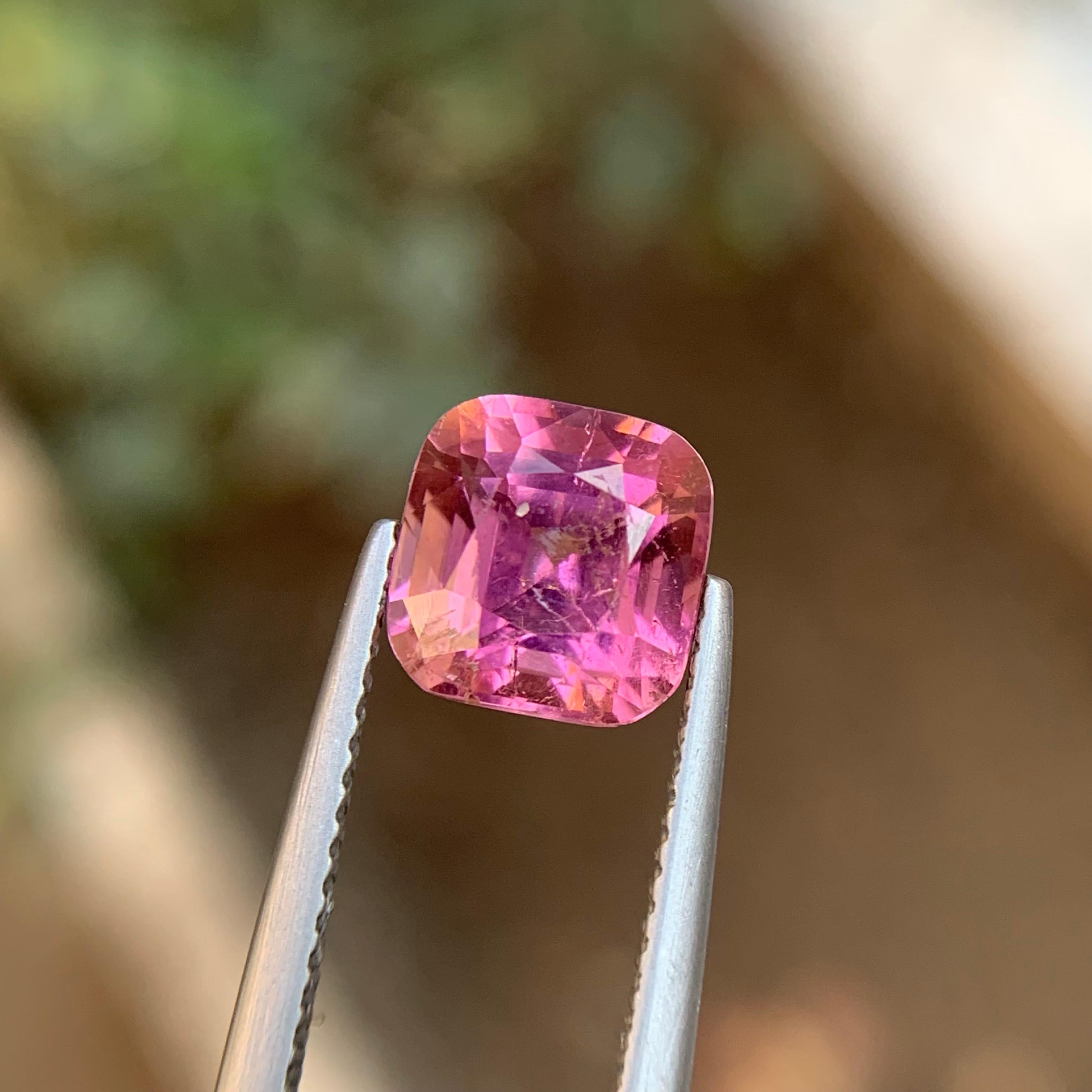 Anello con tormalina naturale rosa vivida, gemma sciolta da 2,70 carati, taglio quadrato a cuscino in vendita 5