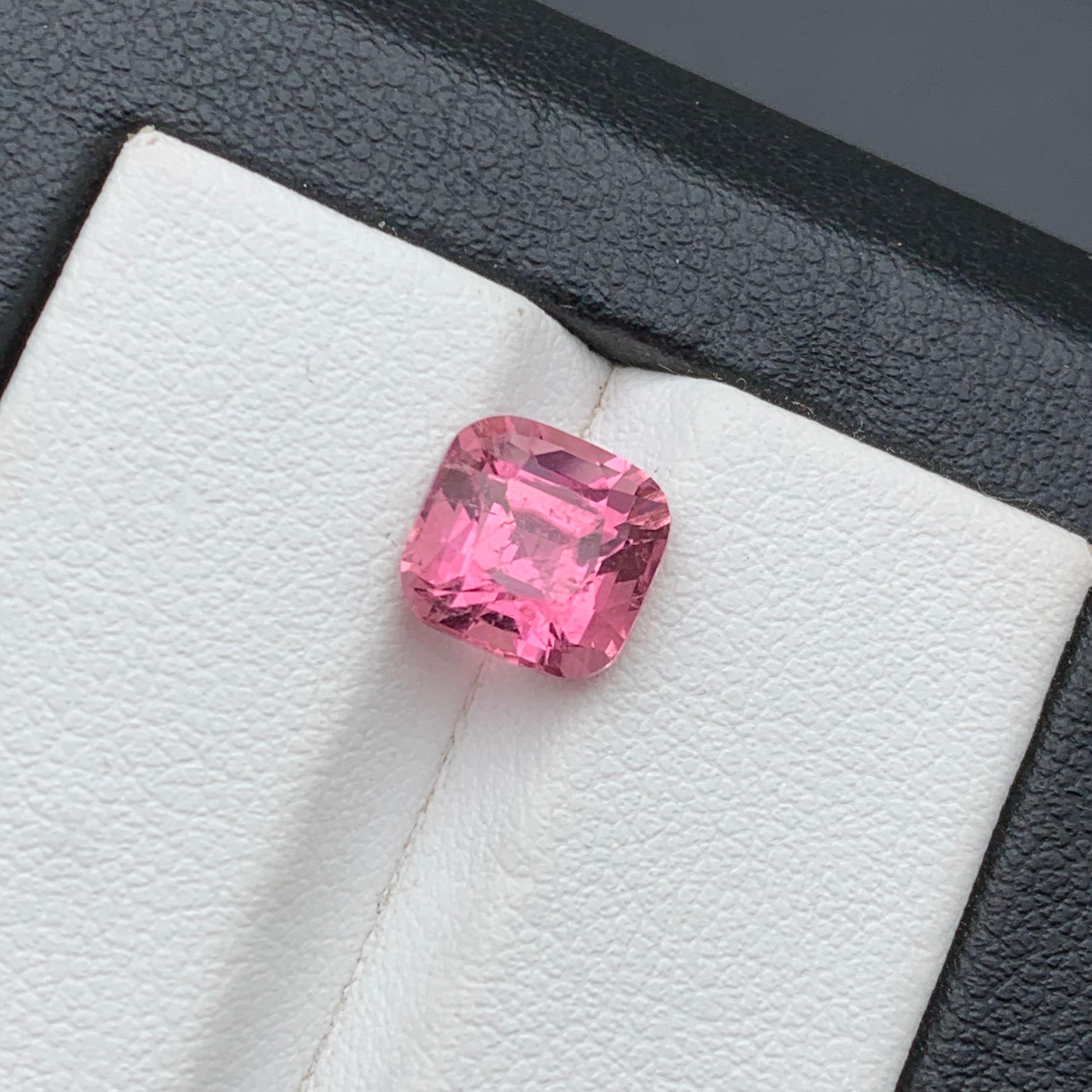 Anello con tormalina naturale rosa vivida, gemma sciolta da 2,70 carati, taglio quadrato a cuscino in vendita 6
