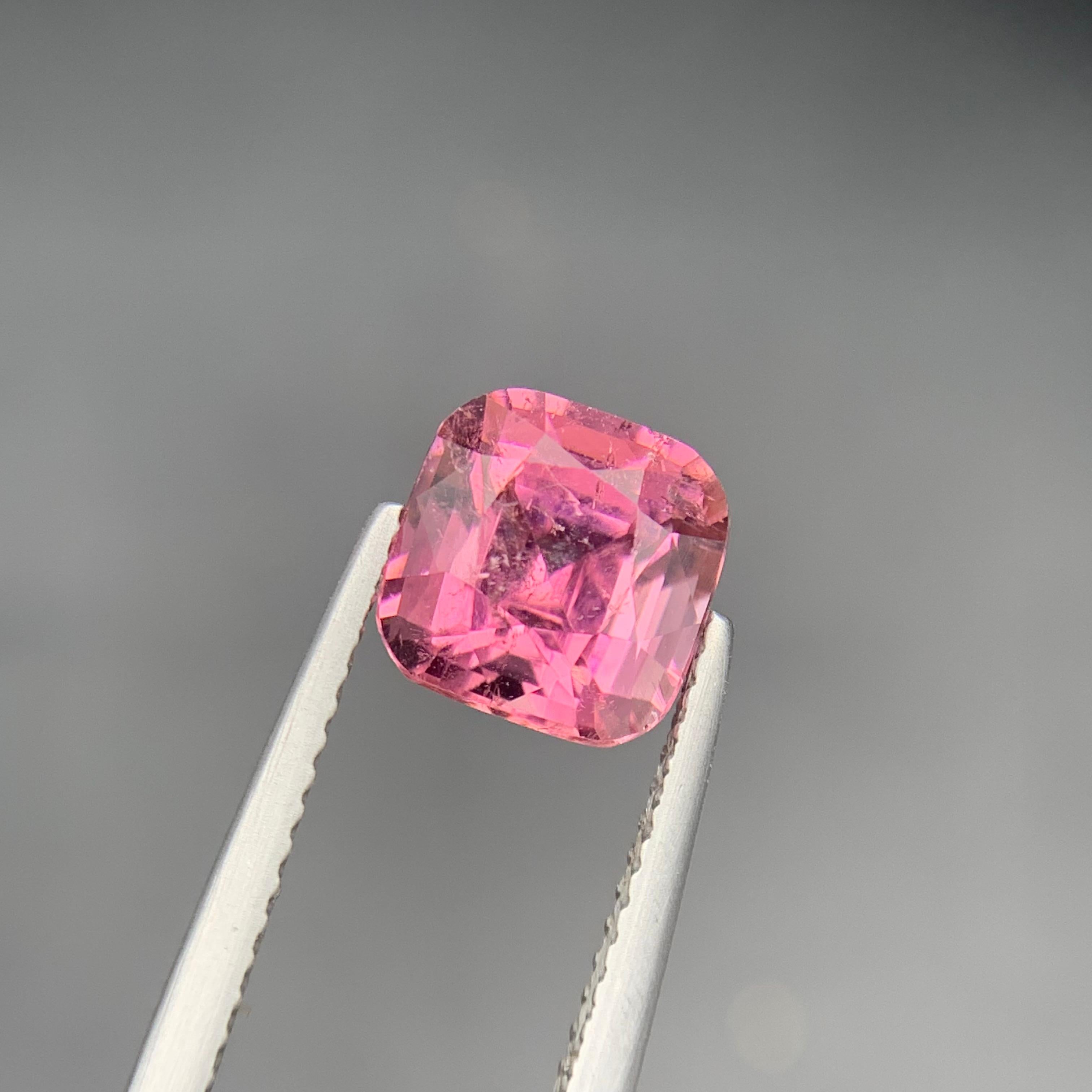 Anello con tormalina naturale rosa vivida, gemma sciolta da 2,70 carati, taglio quadrato a cuscino In condizioni Nuovo in vendita a Peshawar, PK