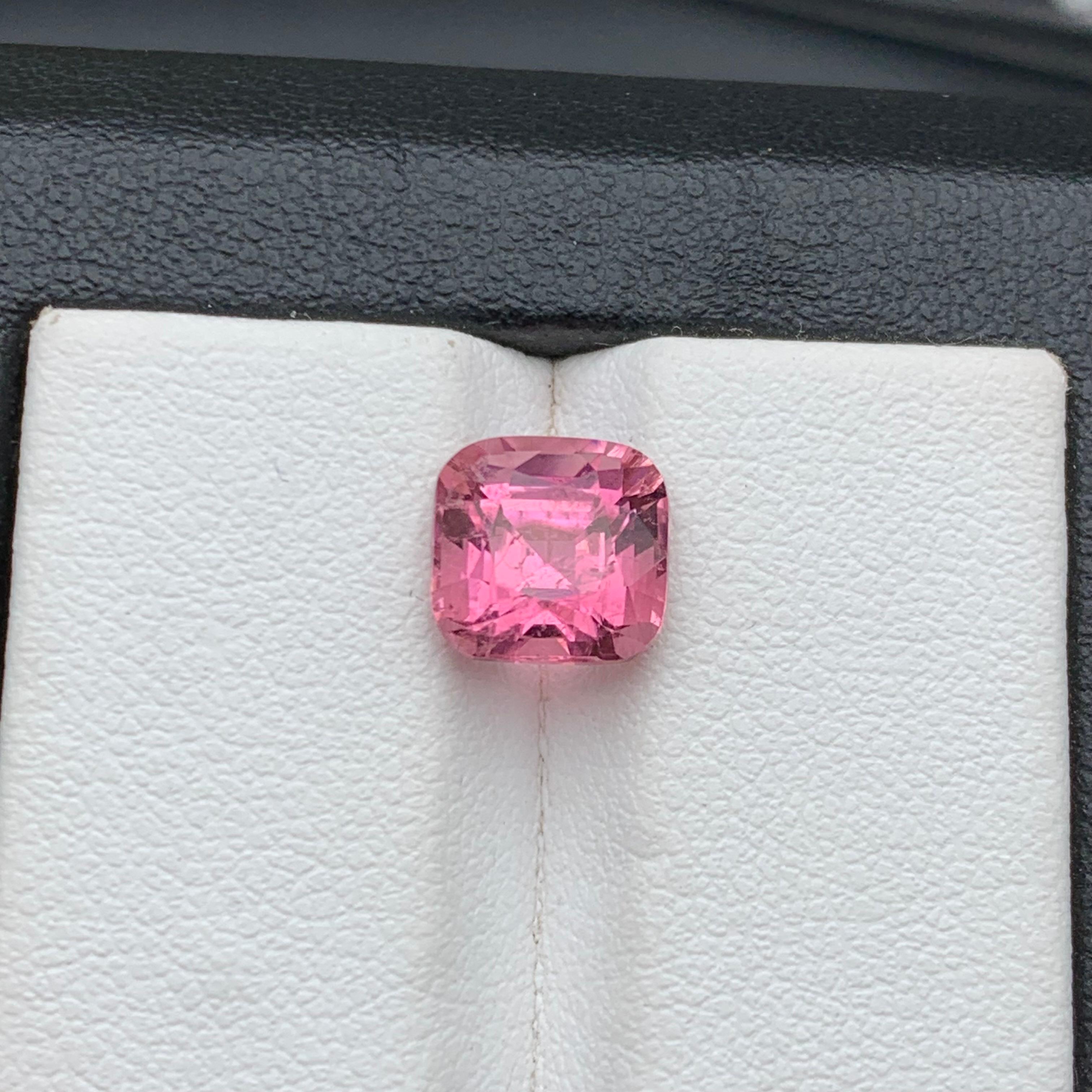 da uomo o donna Anello con tormalina naturale rosa vivida, gemma sciolta da 2,70 carati, taglio quadrato a cuscino in vendita