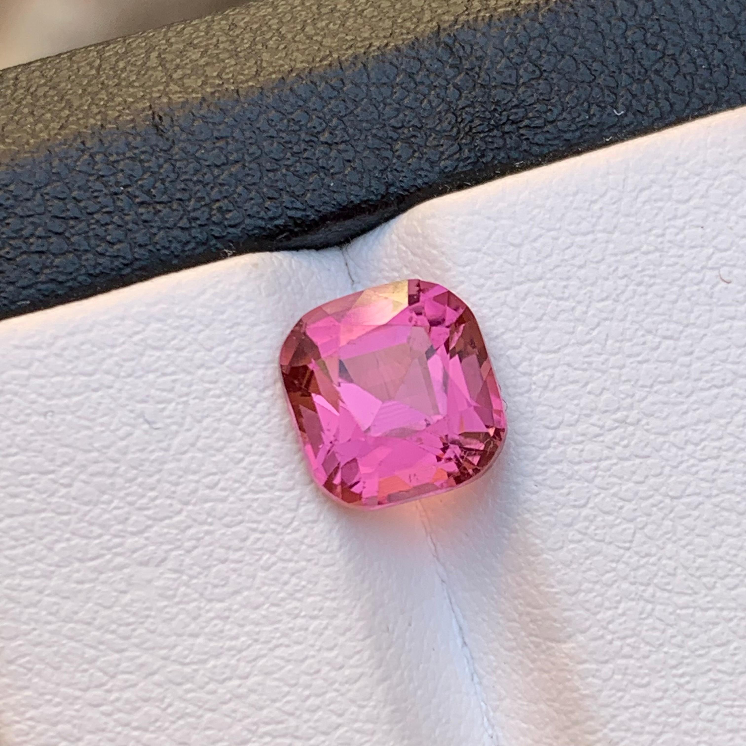Vivid Pink Natural Turmalin Ring Lose Edelstein 2.80 Karat Quadrat Cushion Cut (Zeitgenössisch) im Angebot