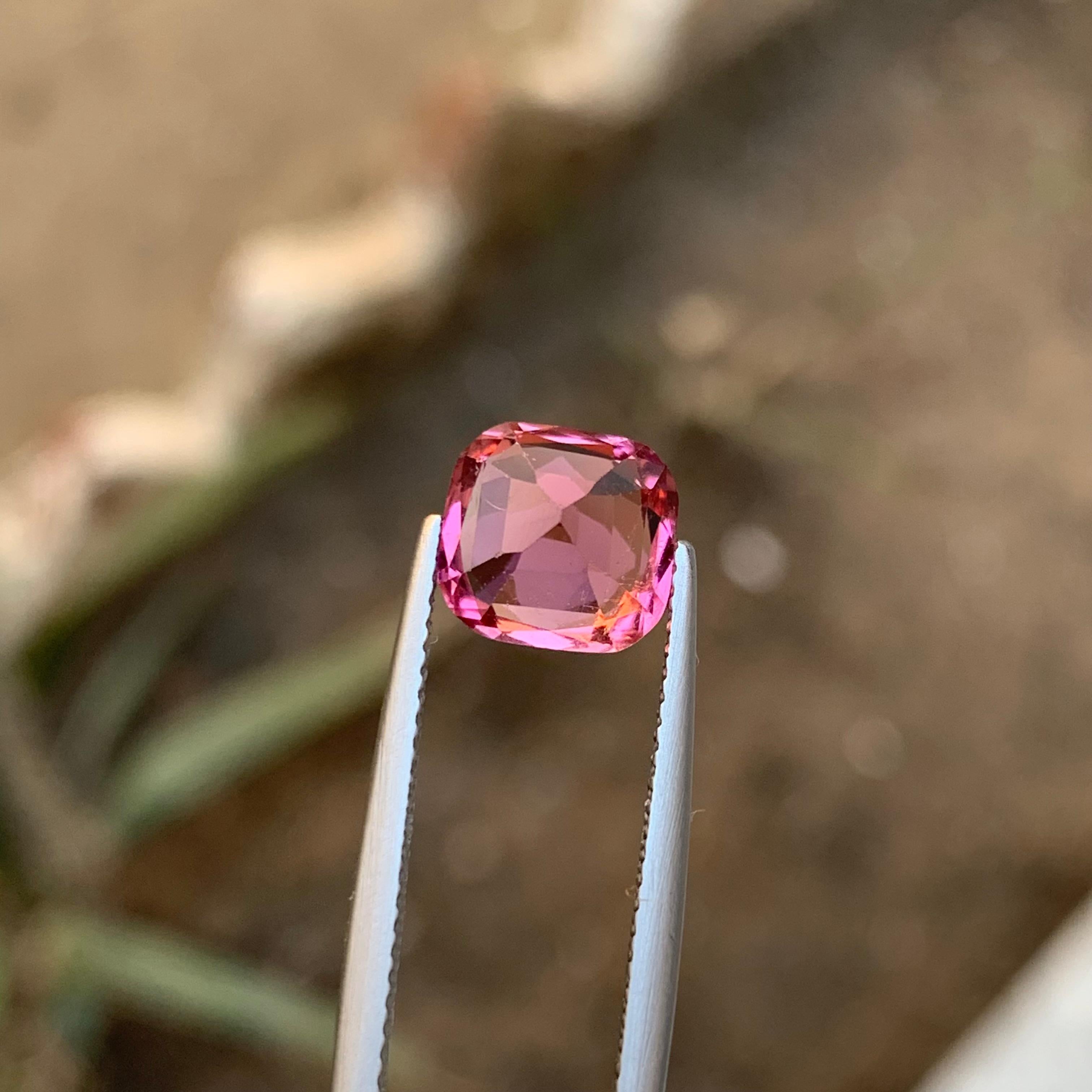 Vivid Pink Natural Turmalin Ring Lose Edelstein 2.80 Karat Quadrat Cushion Cut im Zustand „Neu“ im Angebot in Peshawar, PK