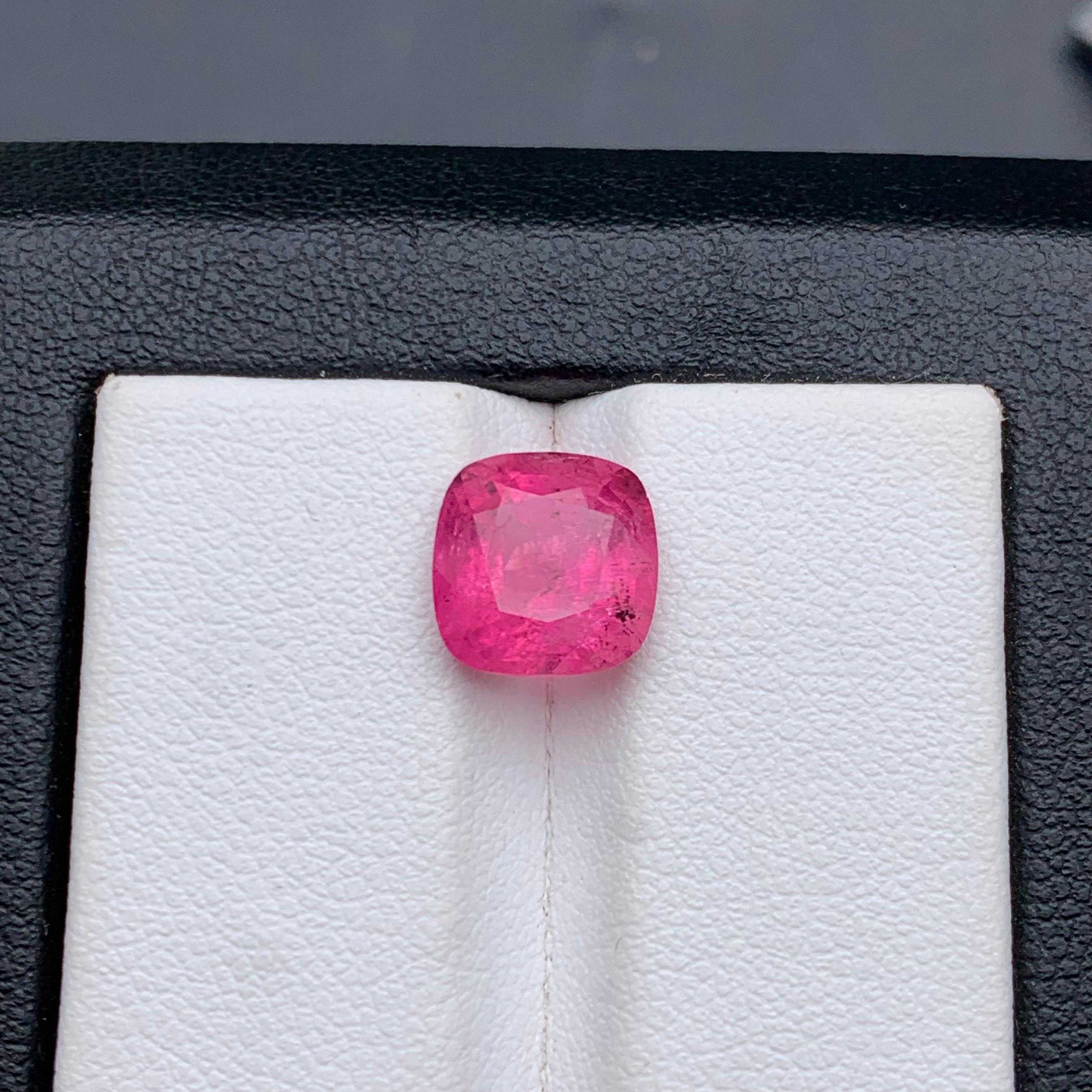 Contemporary Vivid Pink Natural Tourmaline Ring Loose Gemstones 3 Ct Cushion Cut for Jewelry For Sale