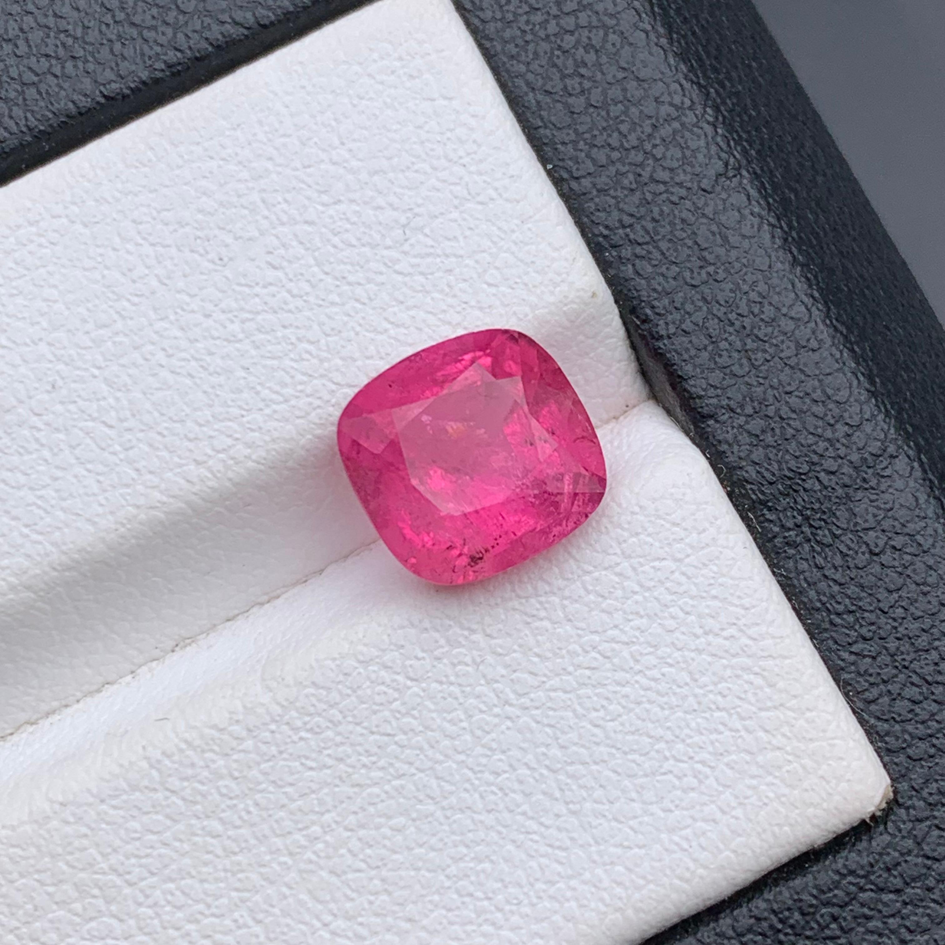 Vivid Pink Natural Tourmaline Ring Loose Gemstones 3 Ct Cushion Cut for Jewelry In New Condition For Sale In Peshawar, PK