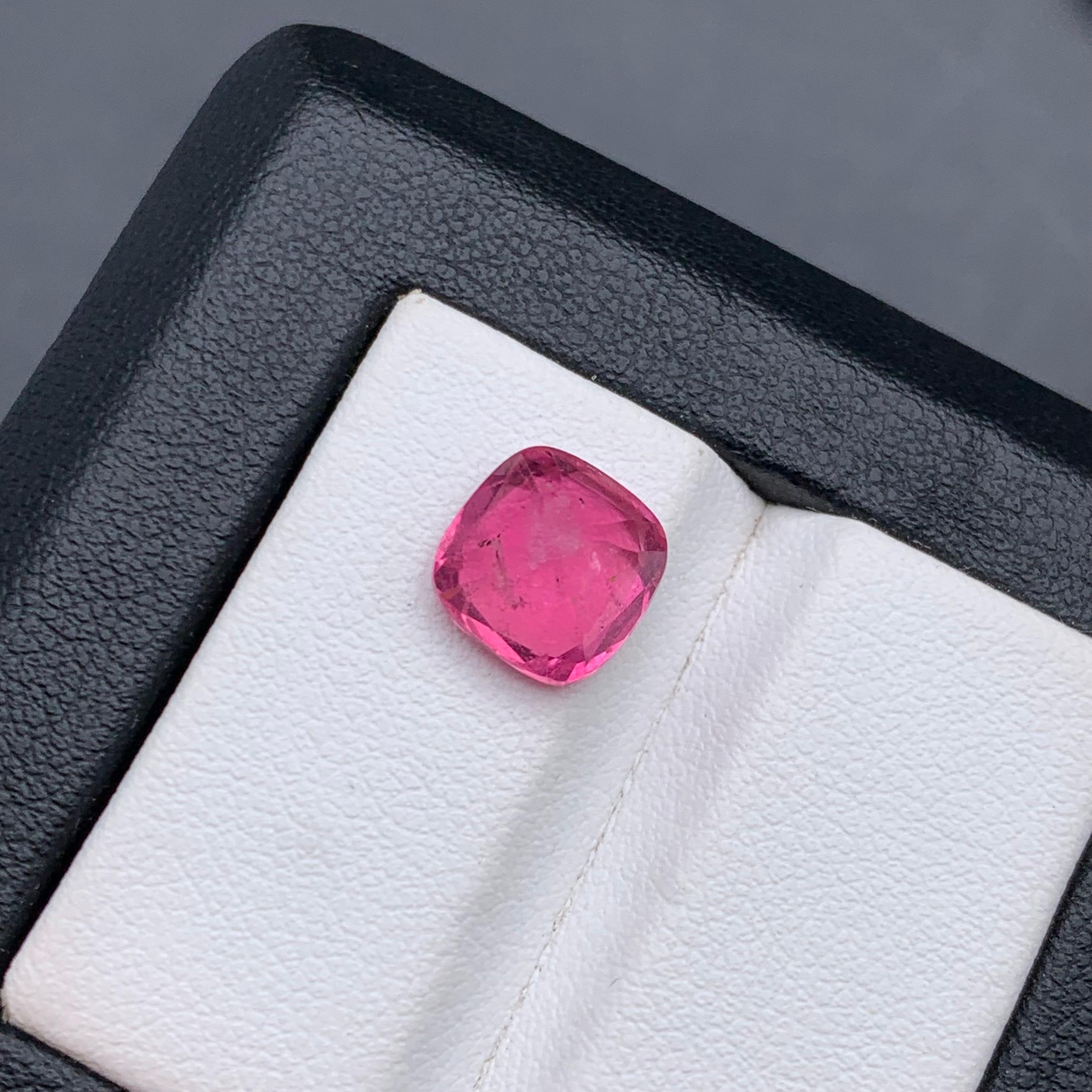 Women's or Men's Vivid Pink Natural Tourmaline Ring Loose Gemstones 3 Ct Cushion Cut for Jewelry For Sale