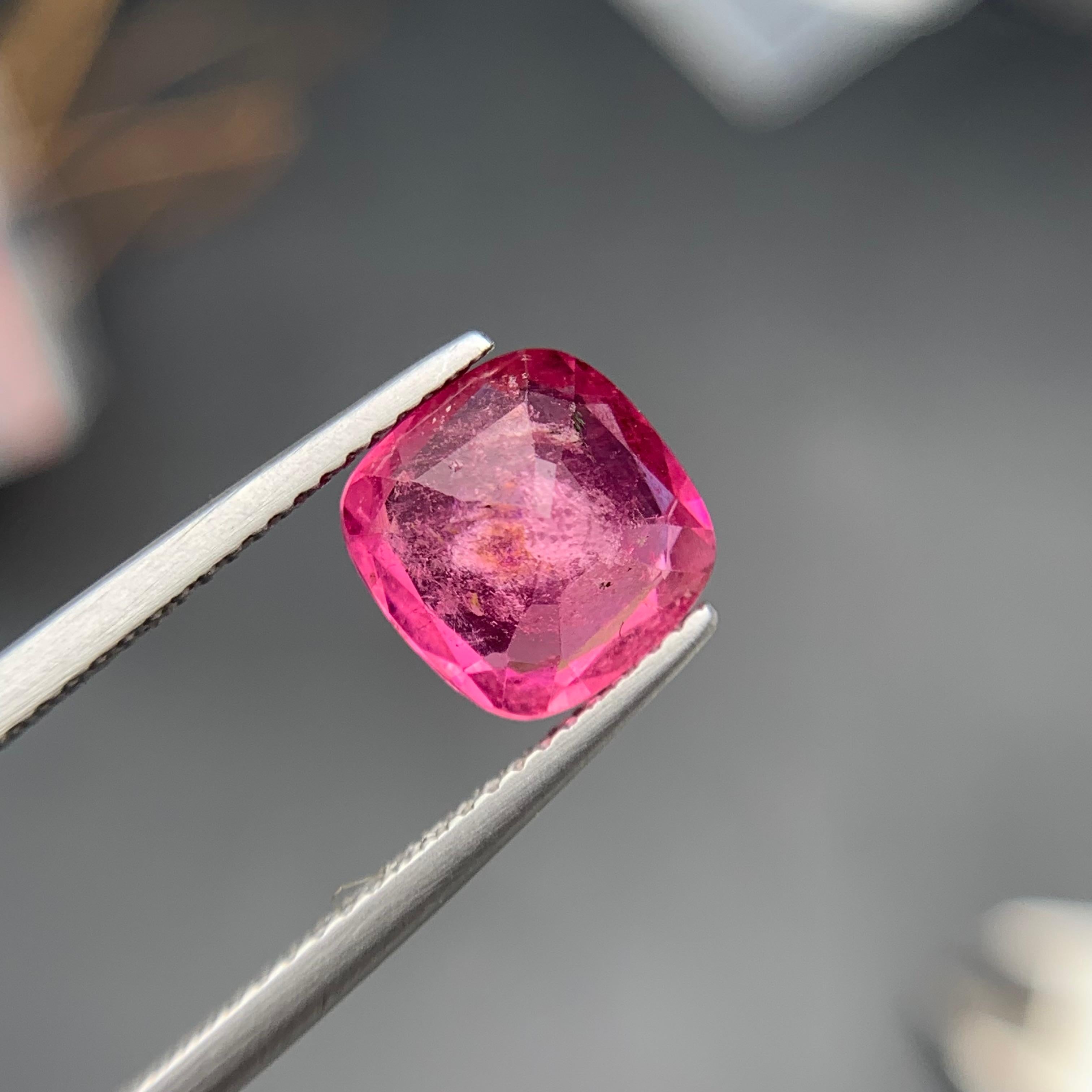 Vivid Pink Natural Tourmaline Ring Loose Gemstones 3 Ct Cushion Cut for Jewelry For Sale 2