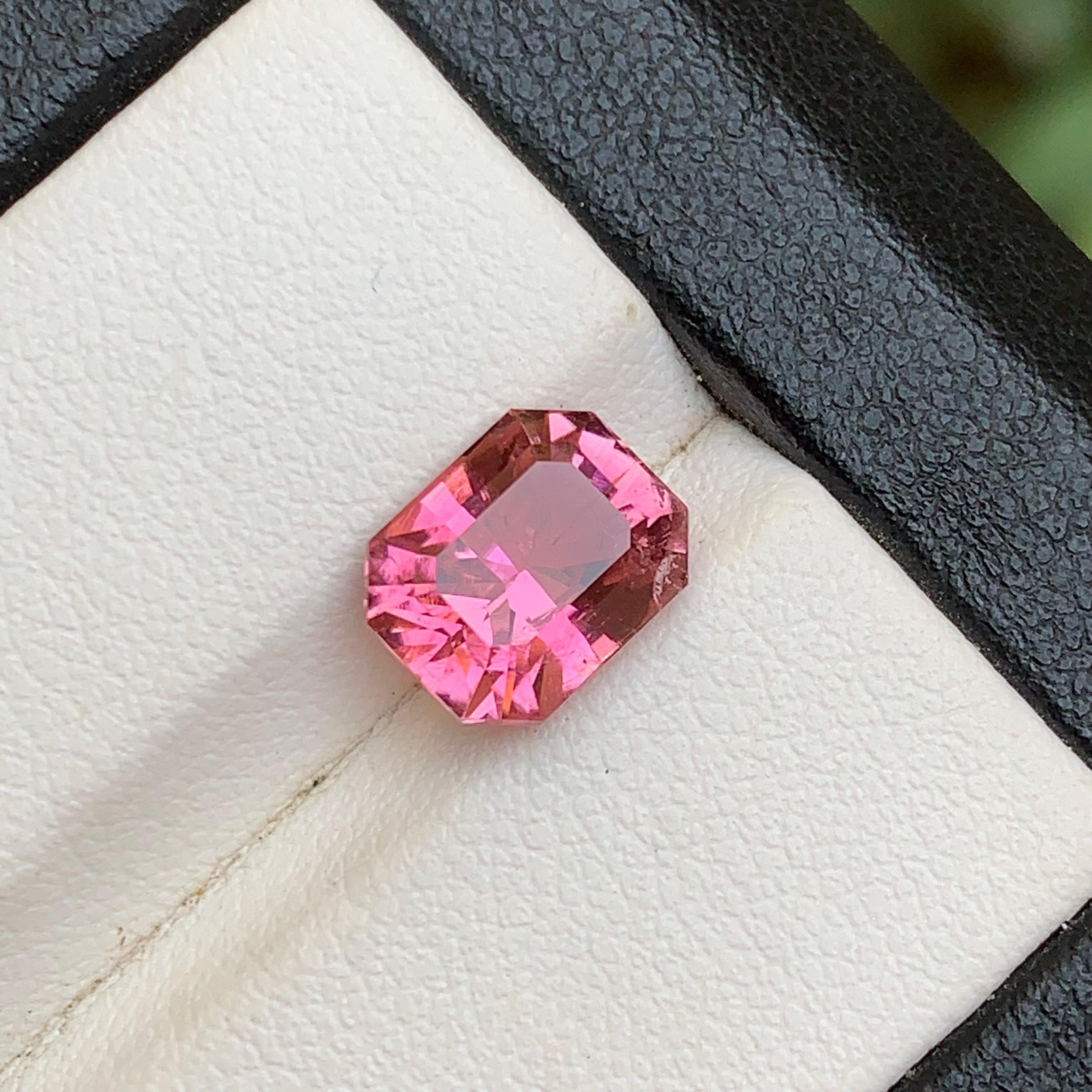 Gema suelta de turmalina natural de color rosa vivo para anillo, colgante de collar, pulsera o cualquier otro engaste de joyería - ¡¡¡Corte octágono en cojín!!!

💎 TIPO DE PIEDRA PRECIOSA: Turmalina
⚖️ PESO: 2,85 Quilates
🪚 FORMA Y CORTE: Corte