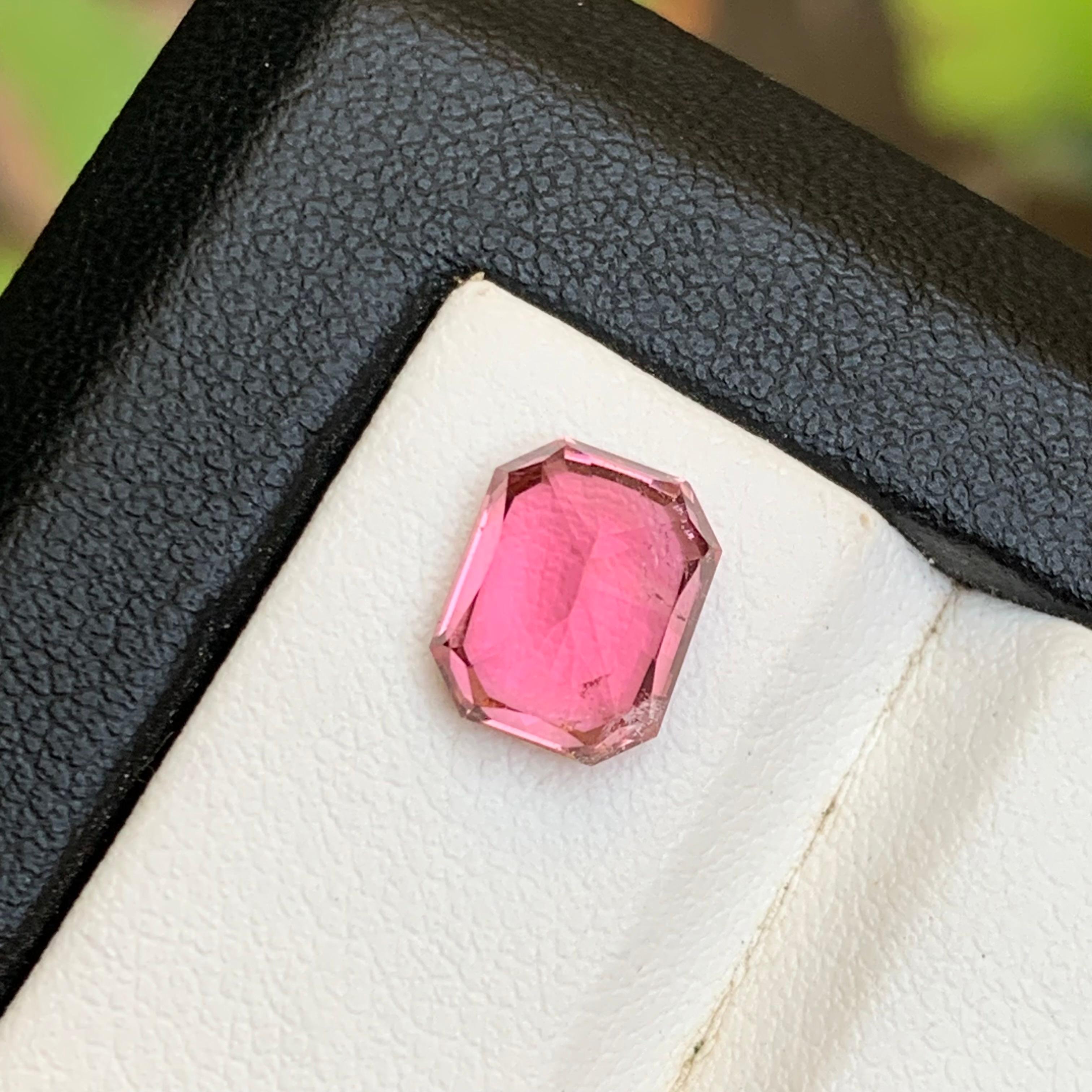 Turmalina rosa viva 2,85 qt - Gema suelta natural no tratada talla octágono en Nuevo estado para la venta en Peshawar, PK