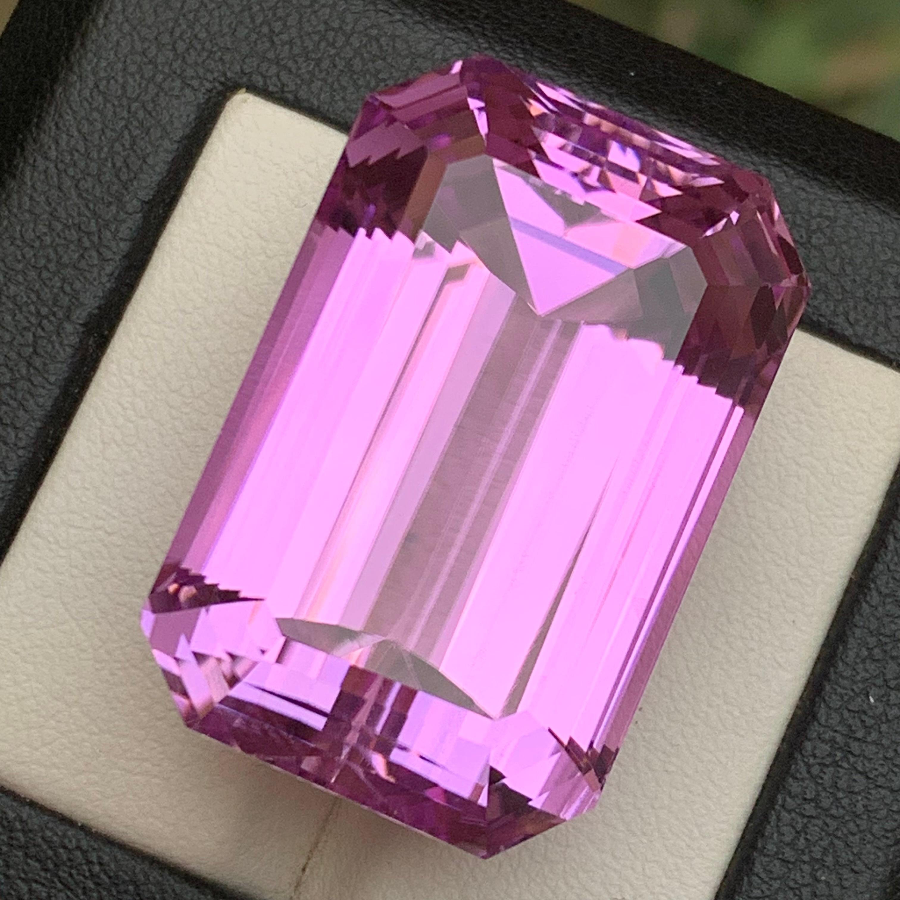 Vivid lila Kunzit 112,65 Karat natürlichen losen Edelstein selten Sammlerstück im Angebot 4