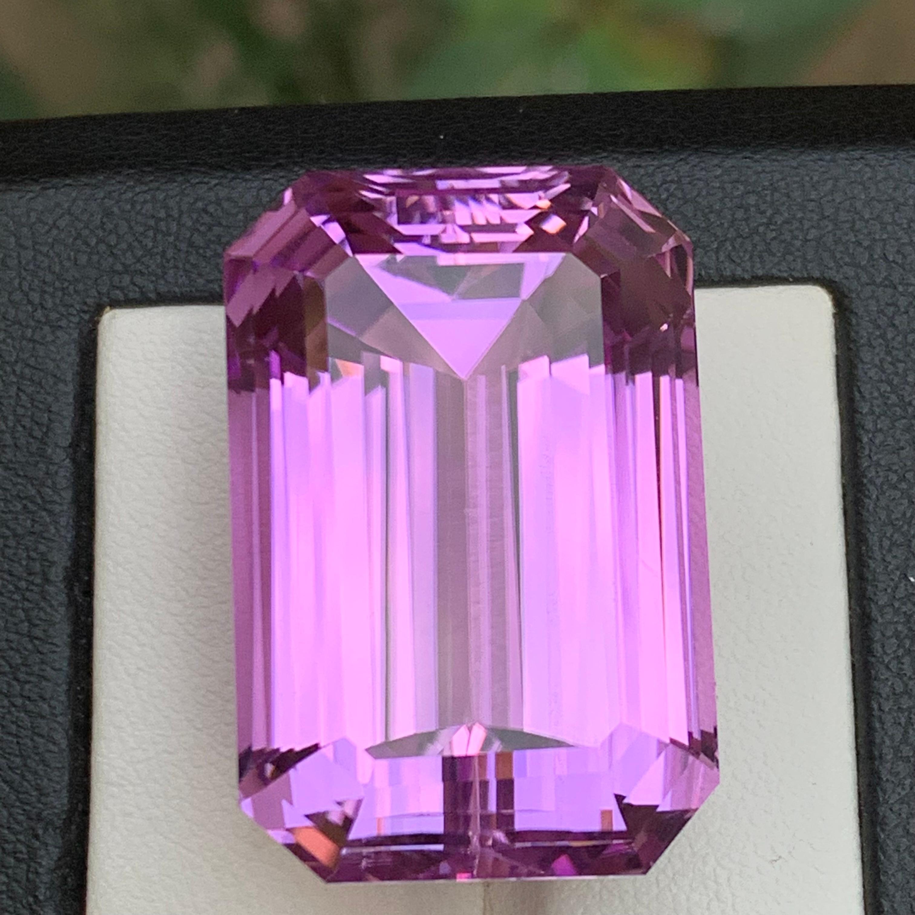 Vivid lila Kunzit 112,65 Karat natürlichen losen Edelstein selten Sammlerstück im Angebot 6