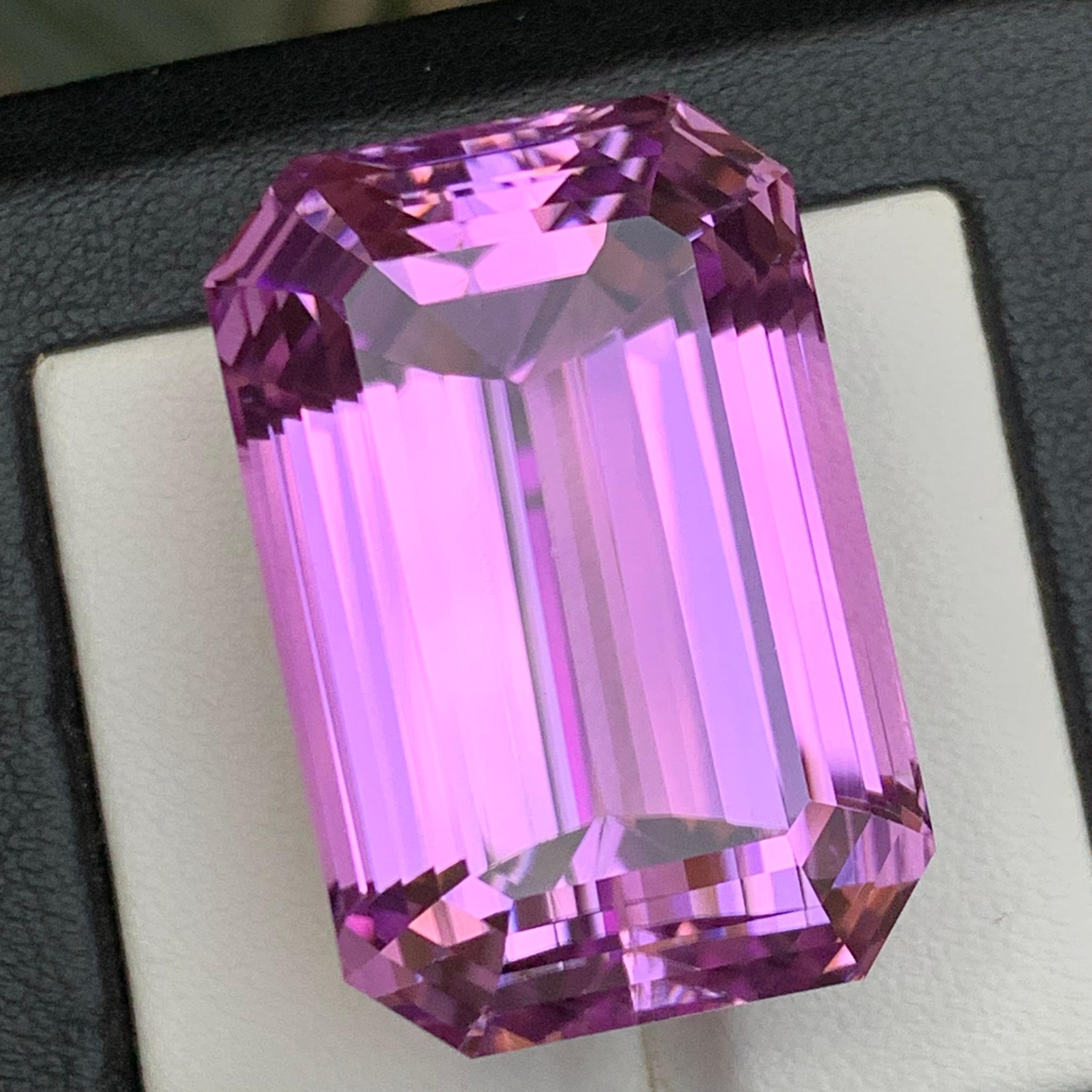 Vivid lila Kunzit 112,65 Karat natürlichen losen Edelstein selten Sammlerstück im Angebot 7