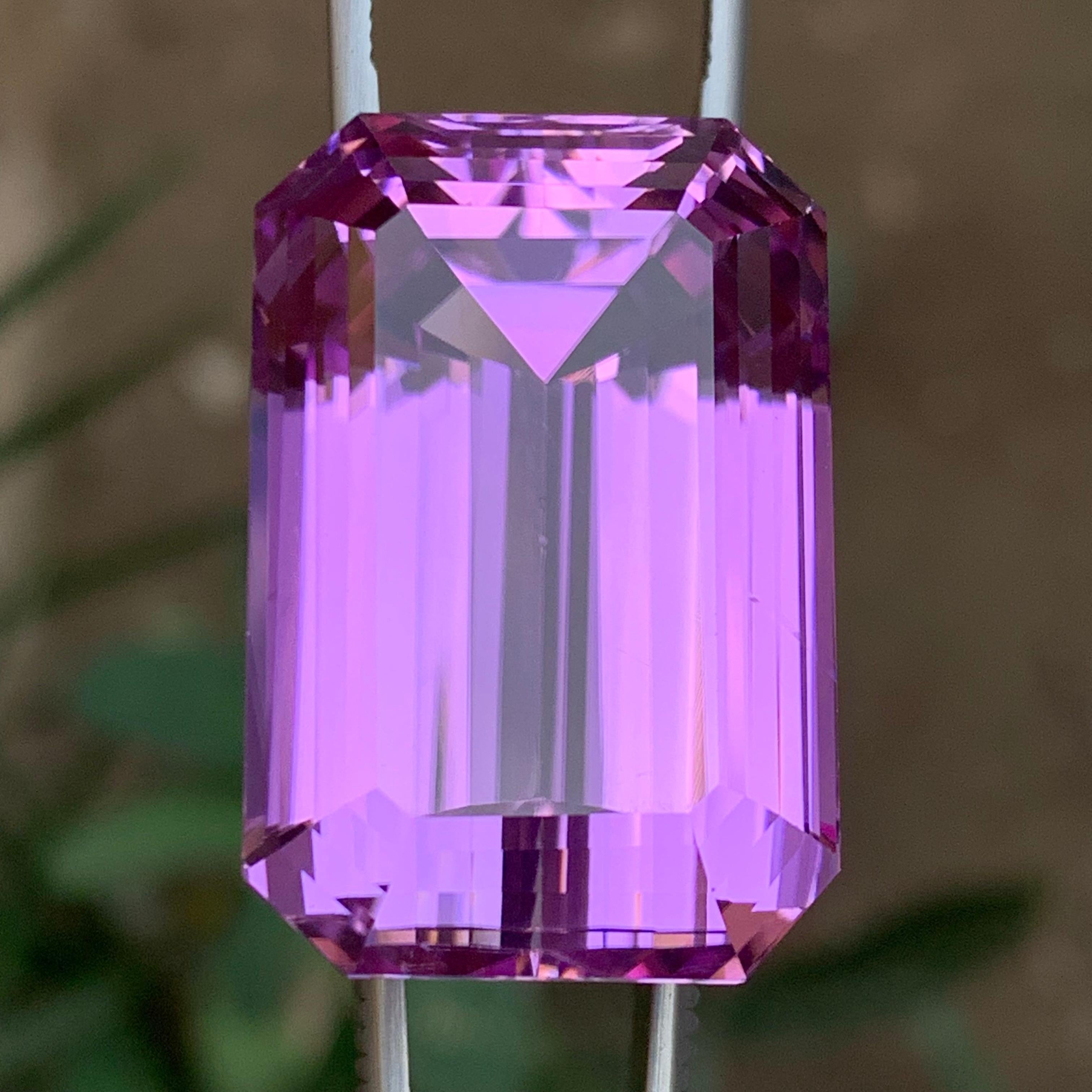 Vivid lila Kunzit 112,65 Karat natürlichen losen Edelstein selten Sammlerstück im Angebot 3