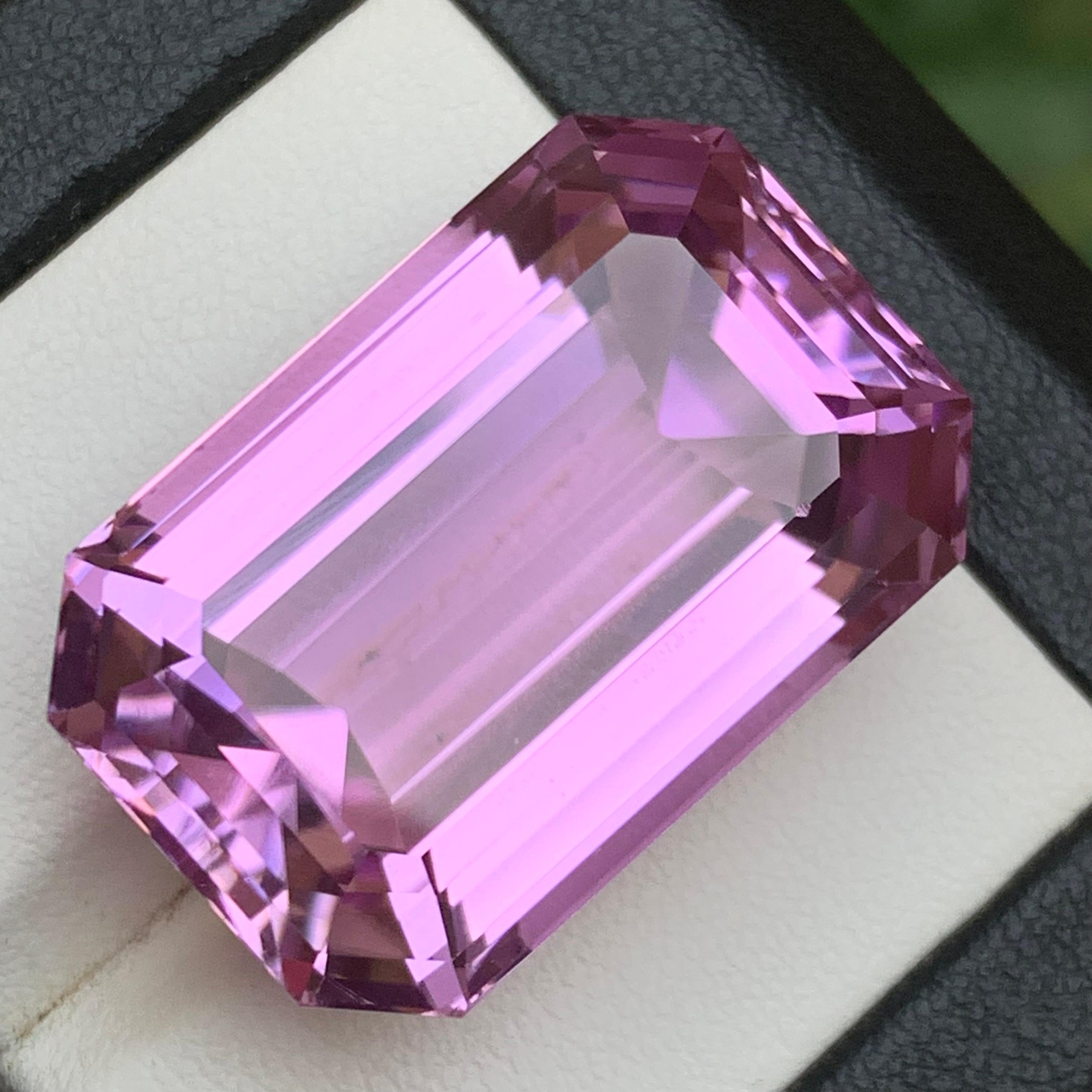 Vivid lila Kunzit 61 Ct natürlichen losen Edelstein selten große Sammlerstück im Angebot 4