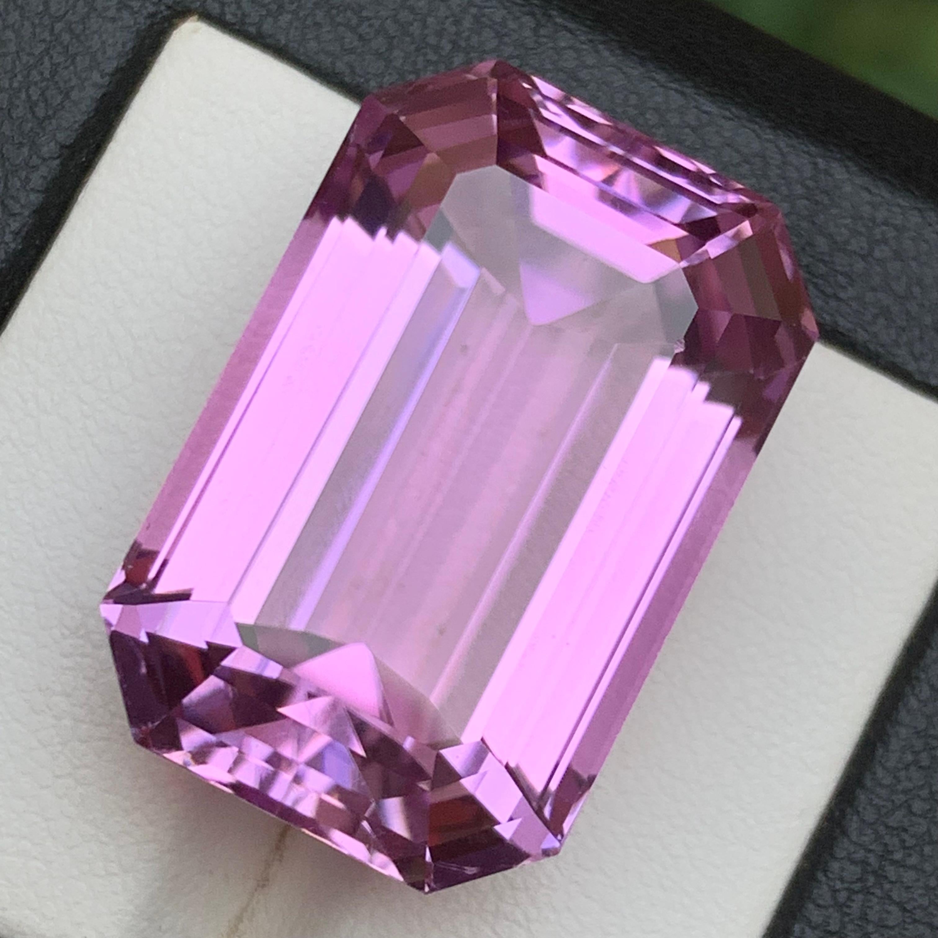 Vivid Purple Natural Kunzite Lose Edelstein Ideal für Halskette Anhänger, Armband oder jede andere Schmuck Einstellung Schritt Smaragd geschnitten!!!

💎 EDELSTEINART: Kunzit
⚖️ GEWICHT: 61 Karat
FORM & SCHNITT: Stufe Smaragd Facettenschliff
📏