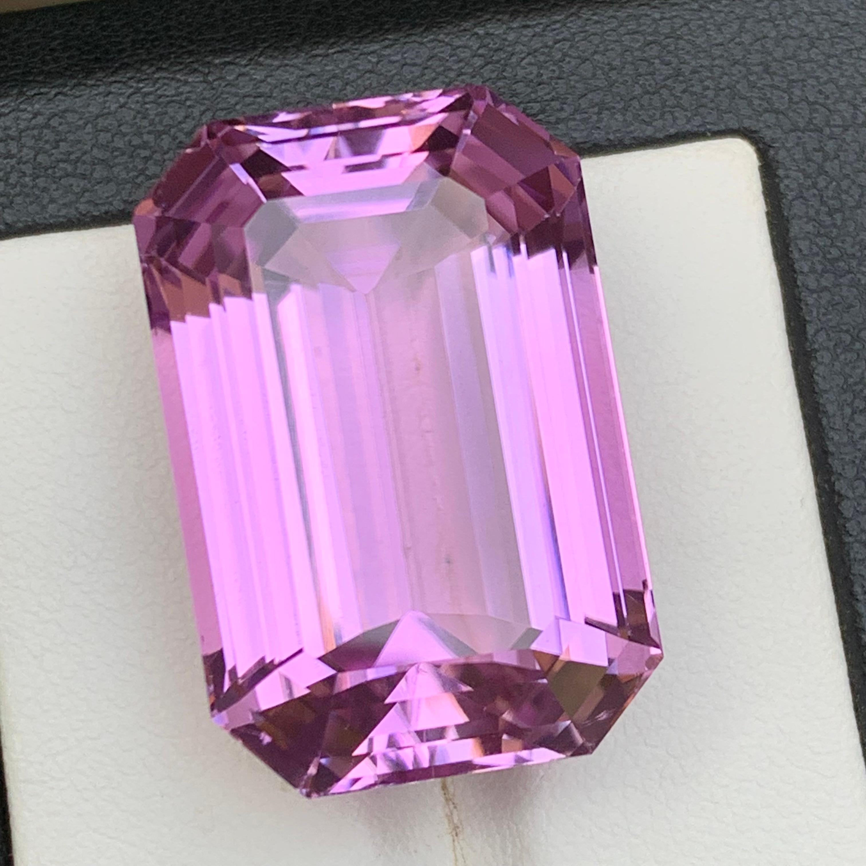 Vivid lila Kunzit 61 Ct natürlichen losen Edelstein selten große Sammlerstück (Moderne) im Angebot