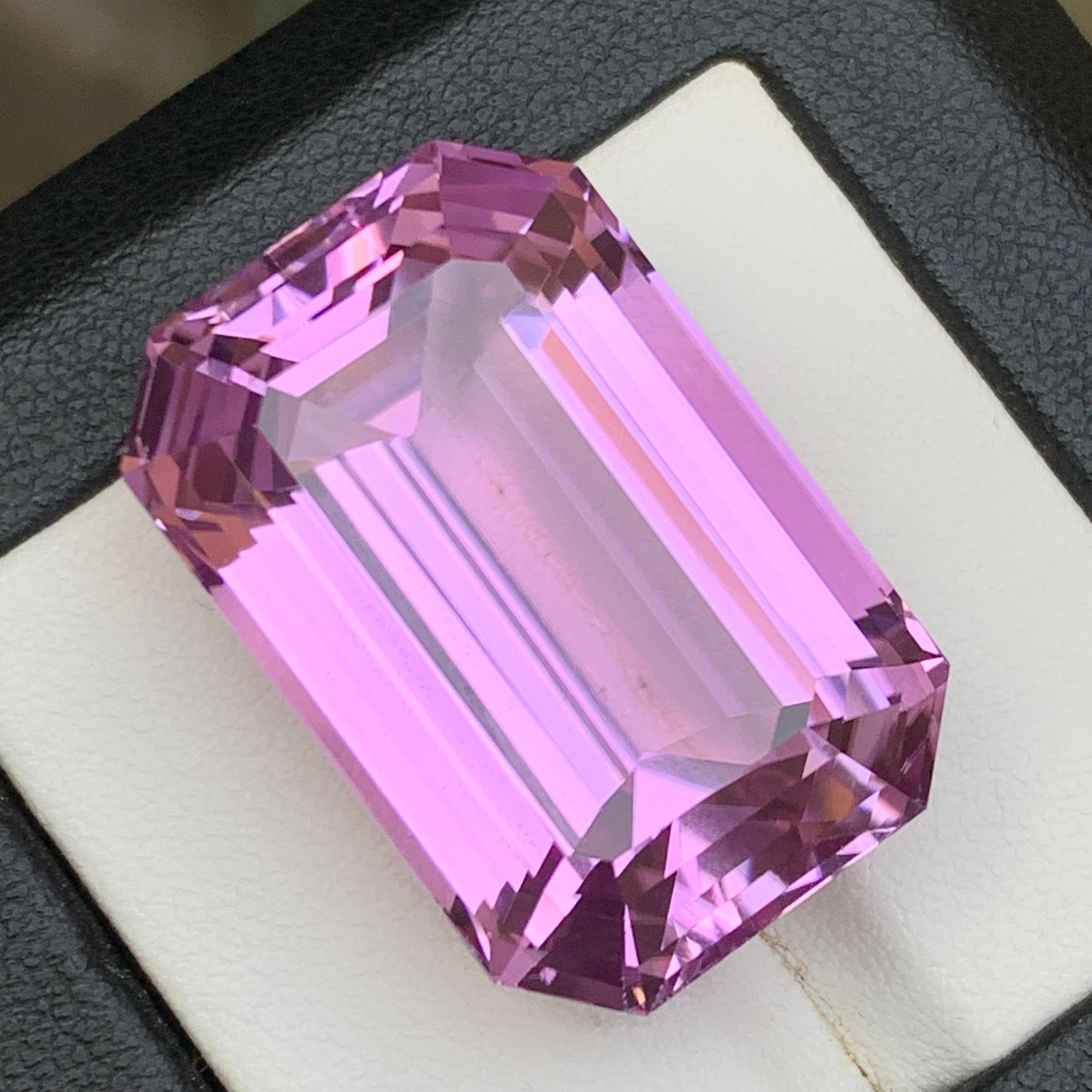 Vivid lila Kunzit 61 Ct natürlichen losen Edelstein selten große Sammlerstück im Zustand „Neu“ im Angebot in Peshawar, PK