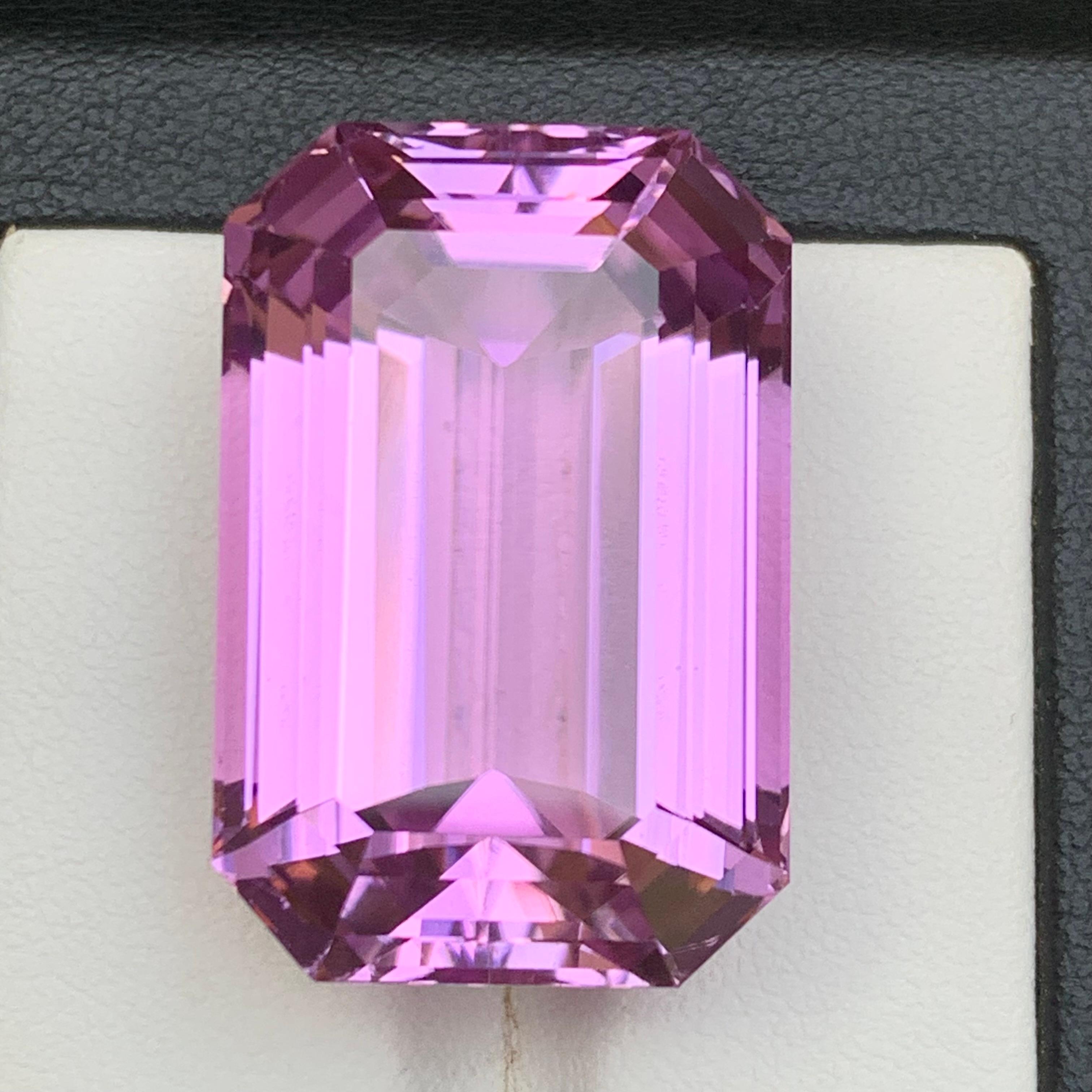 Vivid lila Kunzit 61 Ct natürlichen losen Edelstein selten große Sammlerstück im Angebot 2