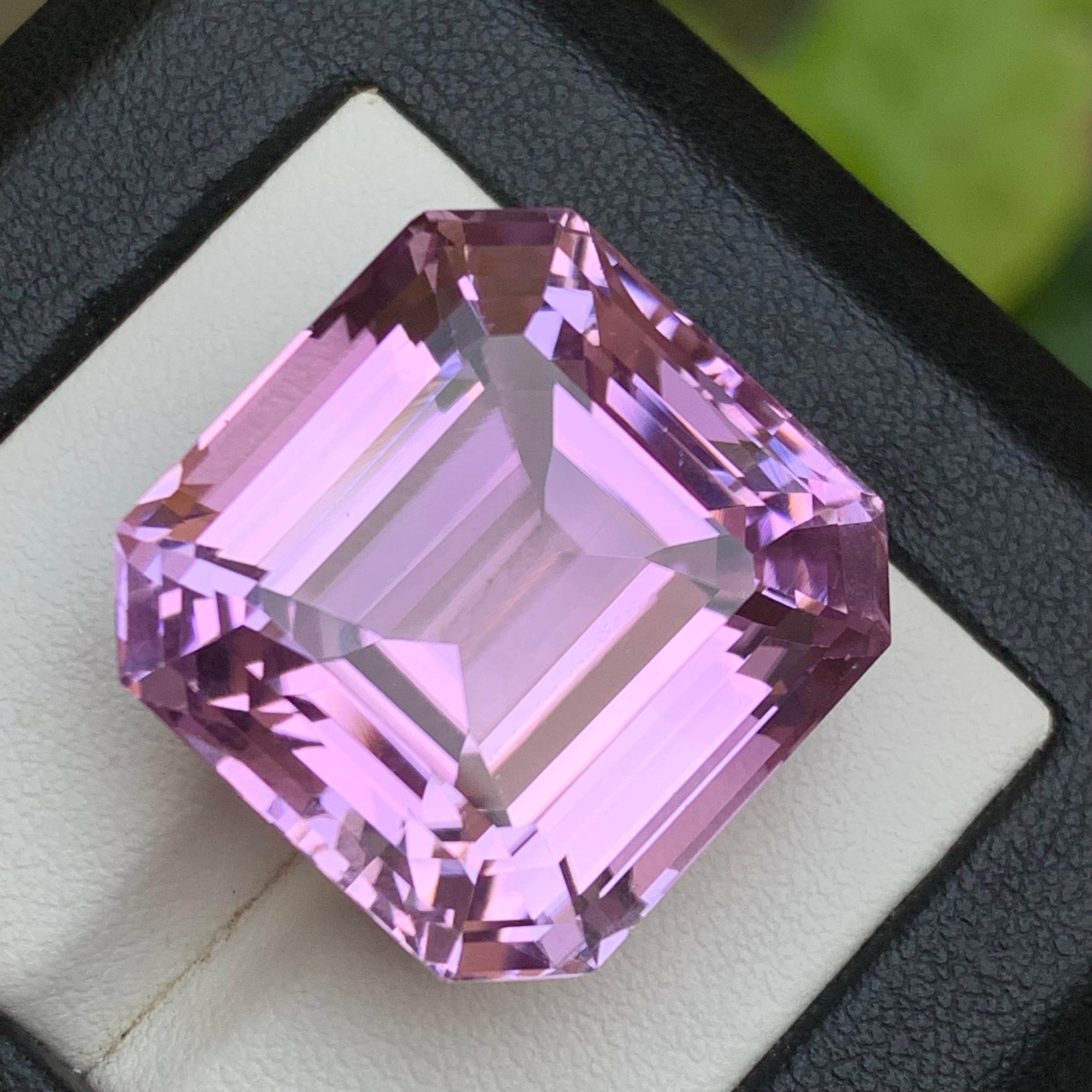 Vivid lila Kunzit 61.73 Karat natürlichen losen Edelstein selten Sammlerstück im Angebot 7