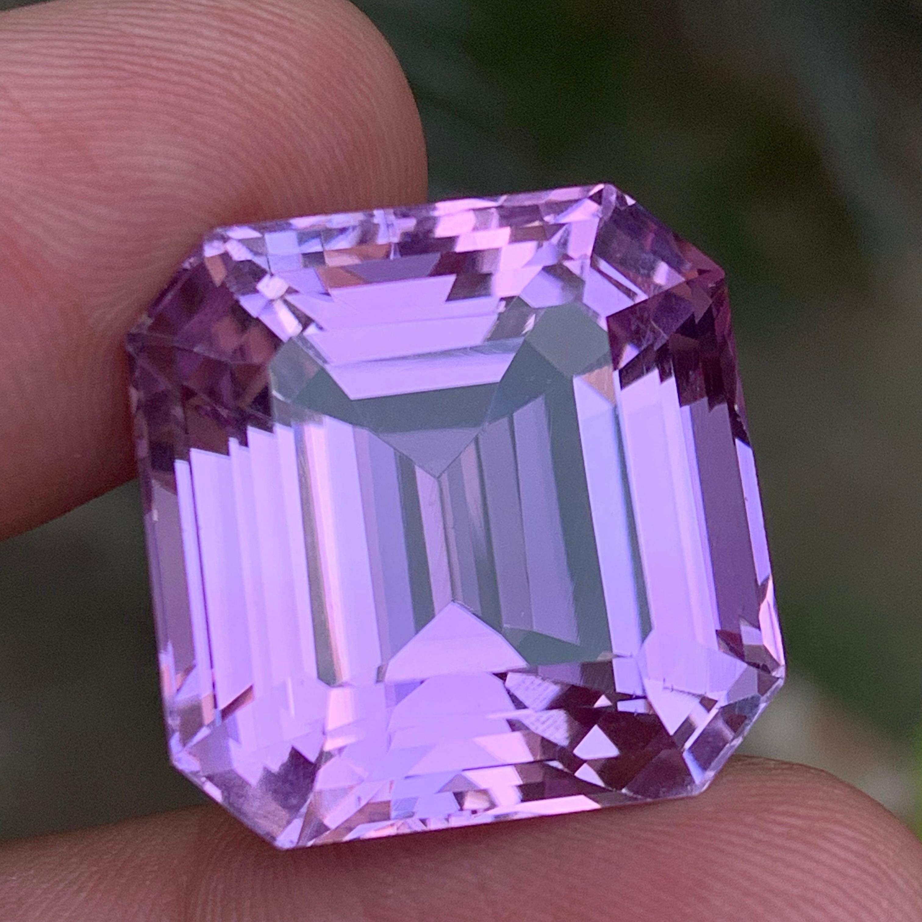 Vivid lila Kunzit 61.73 Karat natürlichen losen Edelstein selten Sammlerstück im Zustand „Neu“ im Angebot in Peshawar, PK