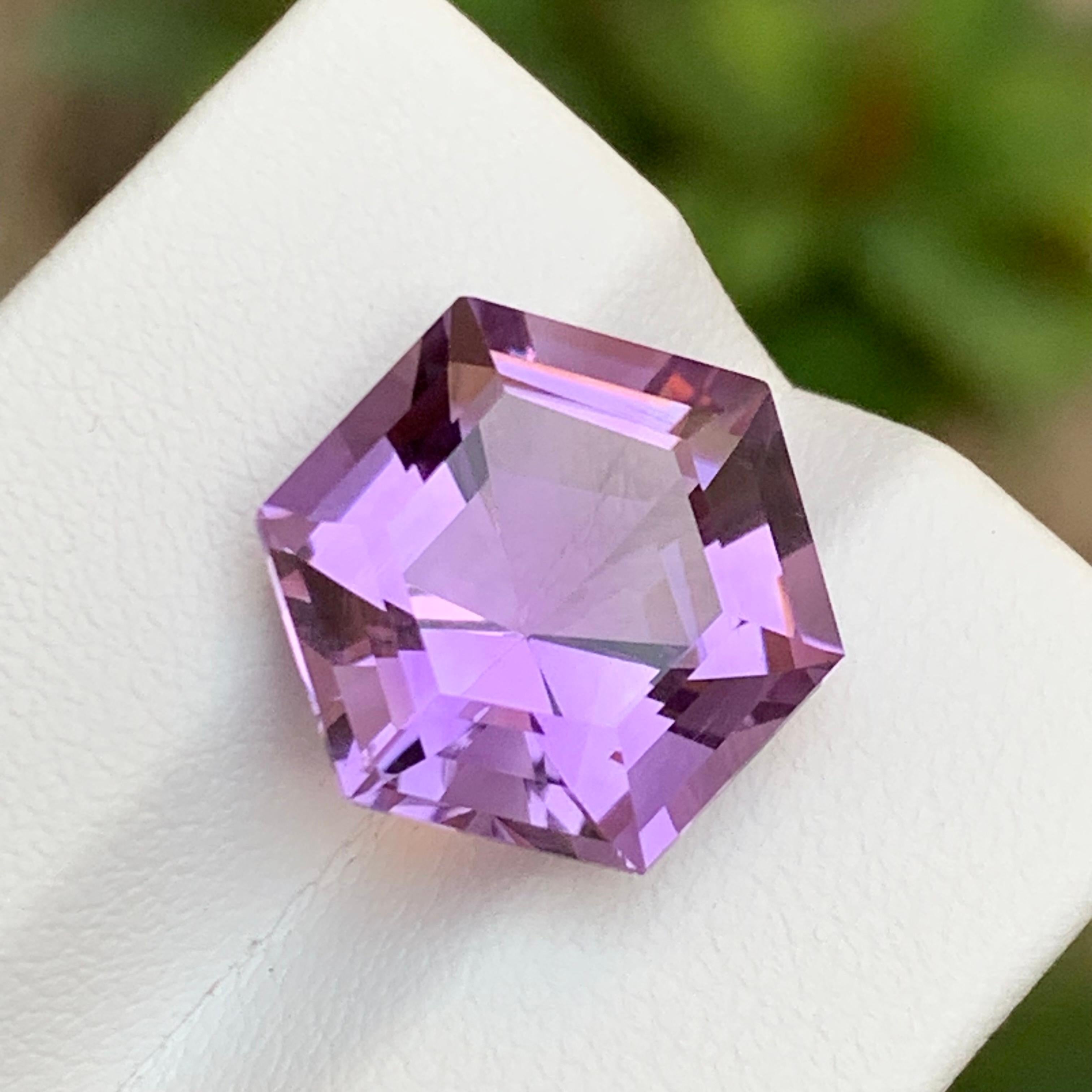 GEMSTONE TYPE: Natural Amethyst 
PIECE(S): 1
WEIGHT: 10.15 Carats
SHAPE: Hexagon 
SIZE (MM): 14.17 x 16.03 x 9.48
COLOR: Vivid Purple
CLARITY: Loupe Clean
TREATMENT: None
ORIGIN: Brazil 🇧🇷 
CERTIFICATE: On demand
(if you require a certificate,