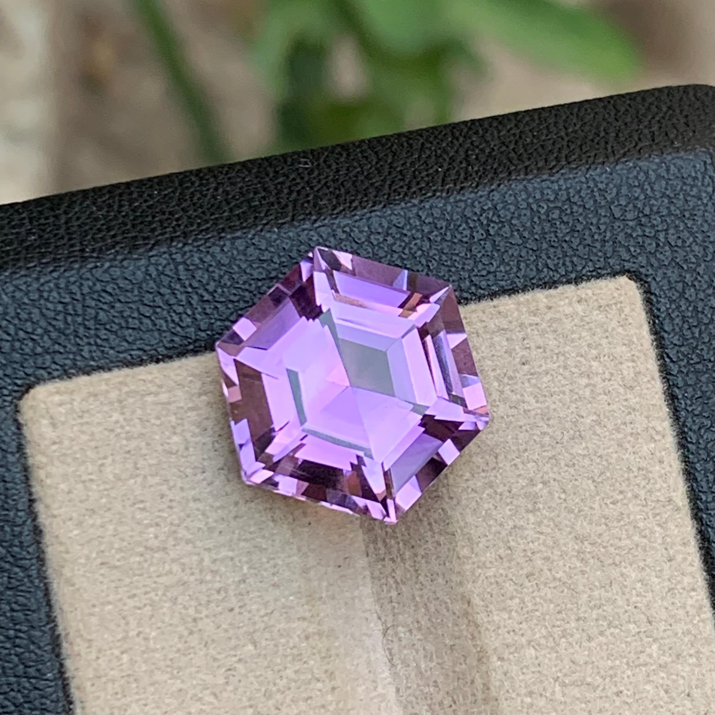 Contemporary Vivid Purple Natural Amethyst Gemstone 10.15Ct Hexagon Cut  Ring Pendant Jewelry For Sale