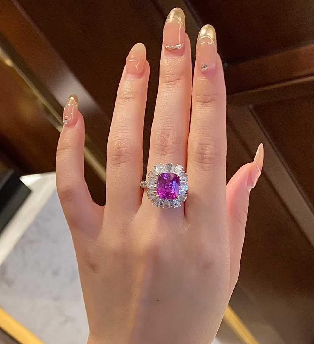 Vivid Purple Sapphire Diamond Cocktail Ring -18K Weißgold -Eze Jewelry im Angebot 4