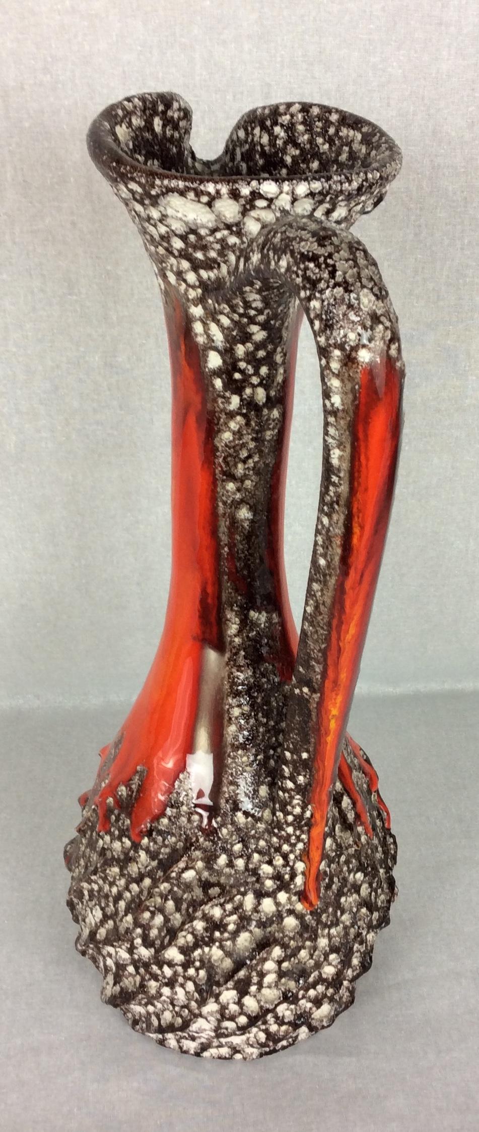 Charles Cart-Krug-Vase „Cyclope“ aus der Mitte des Jahrhunderts in Rot und Braun (Französisch) im Angebot