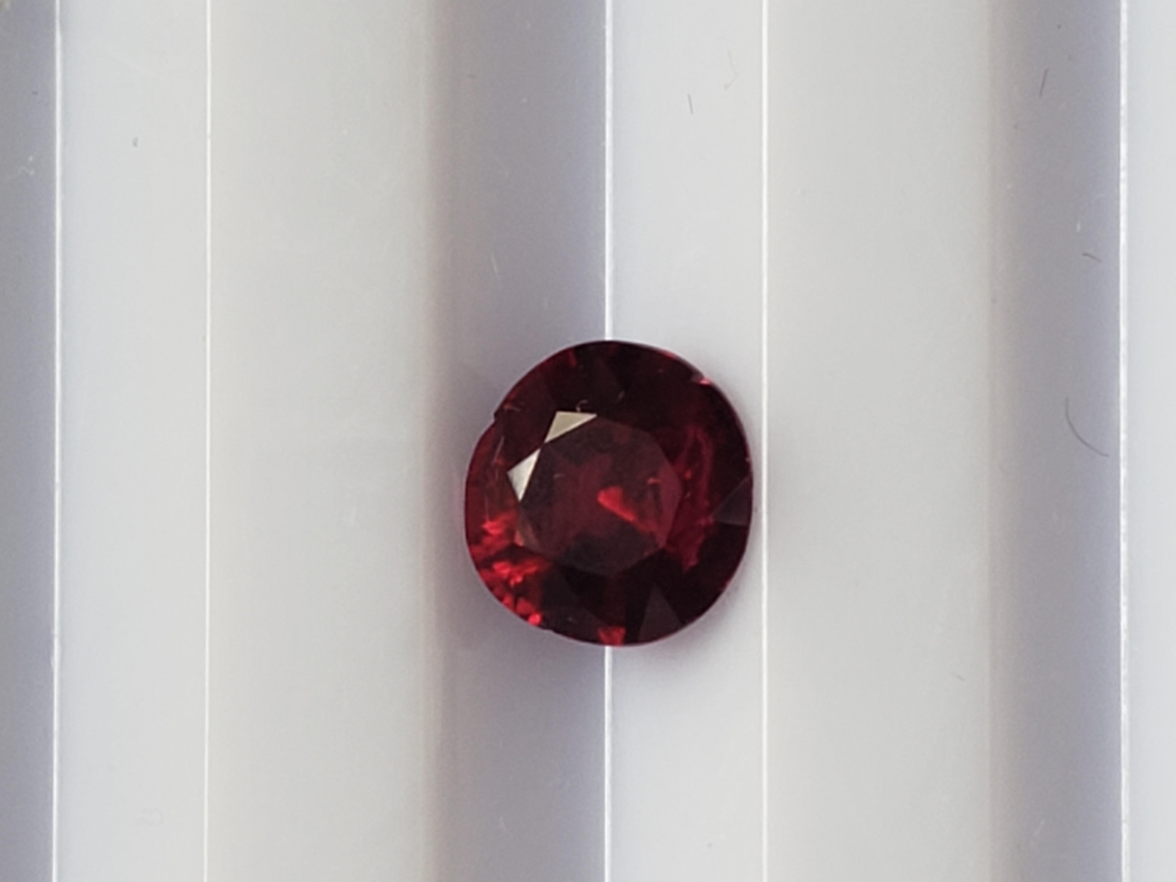 Rubis Naturel Certifié 7,25 Ct - Coussin 10x10 Mm - Rouge Pigeon Sang, Origine Birmanie - Taille Excellente