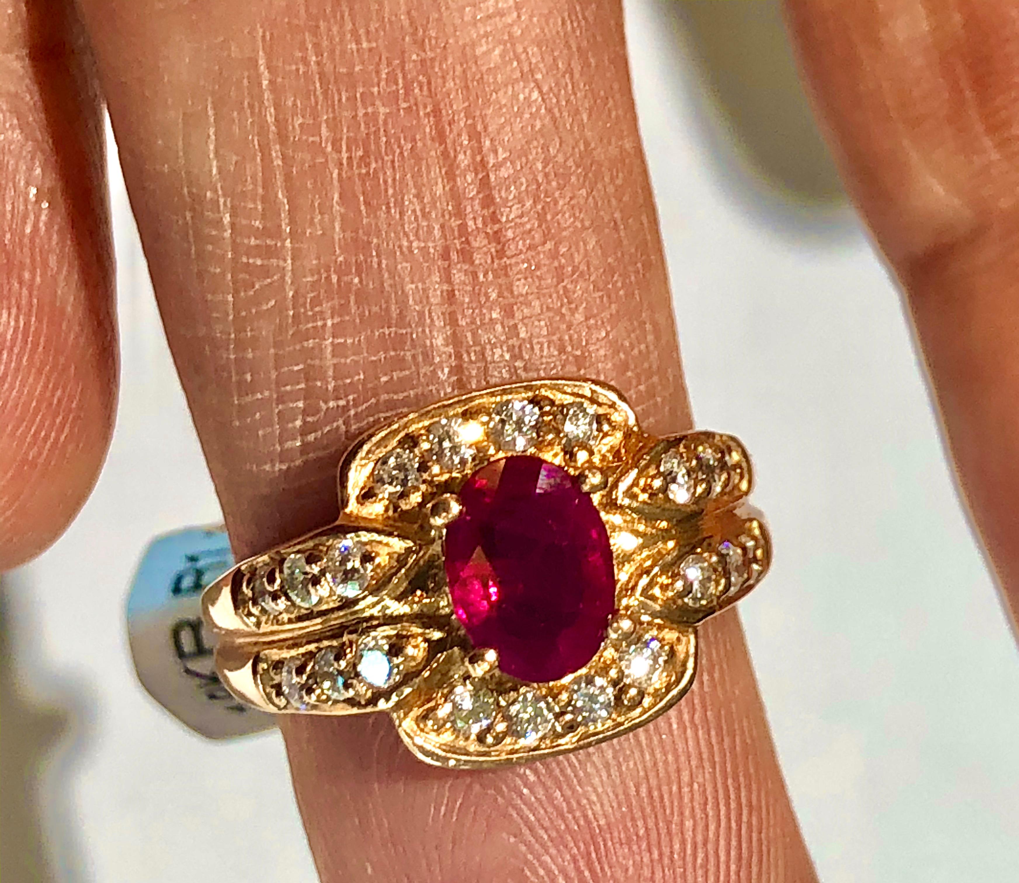 Vivid Red Ruby and Diamonds Ring 18 Karat Gold For Sale 4
