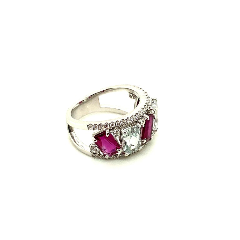 Vivid Red Ruby and White Sapphire Diamond Gold Ring In New Condition For Sale In Admiralty, HK