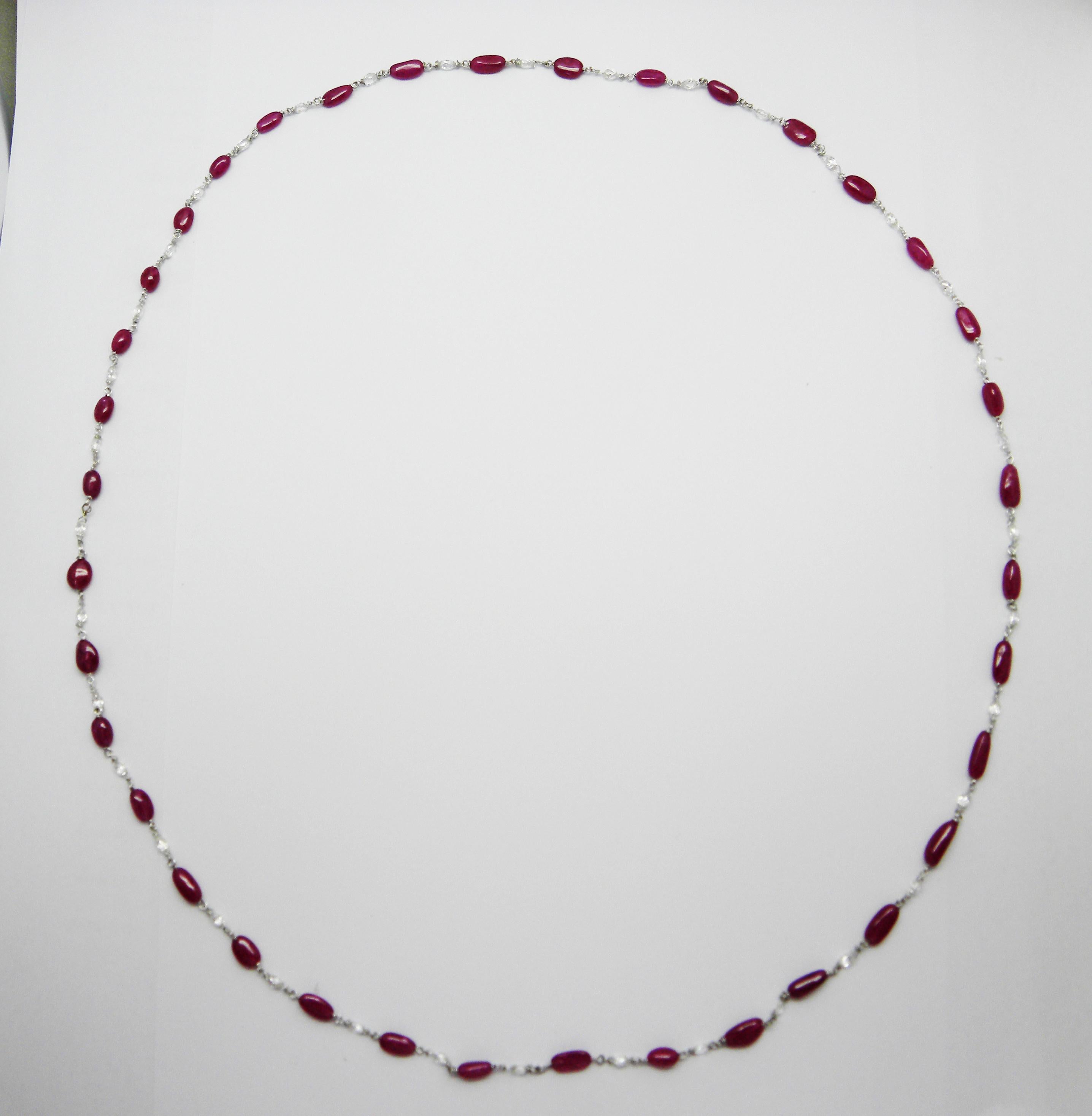 Vivid Red Ruby Beads and Diamond Briolette White Gold Necklace (Collier en or blanc) Neuf - En vente à Hong Kong, HK