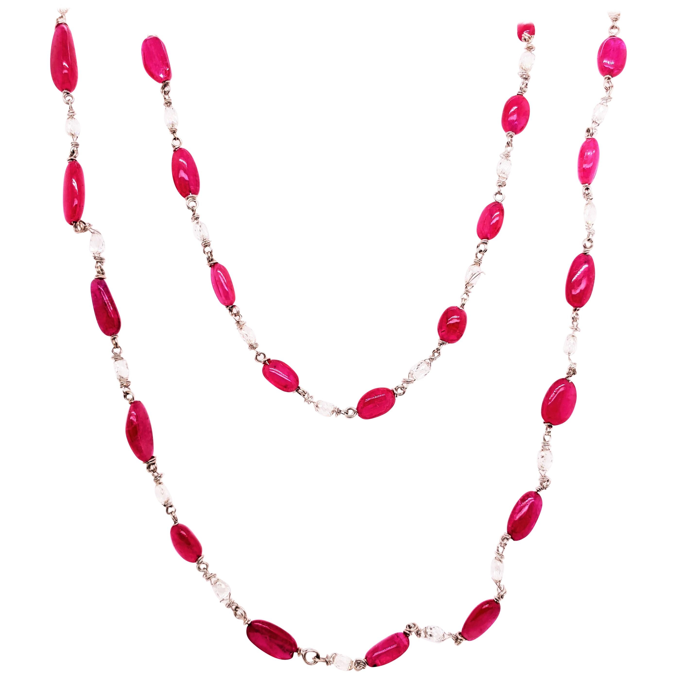 Vivid Red Ruby Beads and Diamond Briolette White Gold Necklace (Collier en or blanc) en vente
