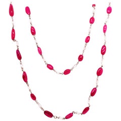 Vivid Red Ruby Beads and Diamond Briolette White Gold Necklace (Collier en or blanc)