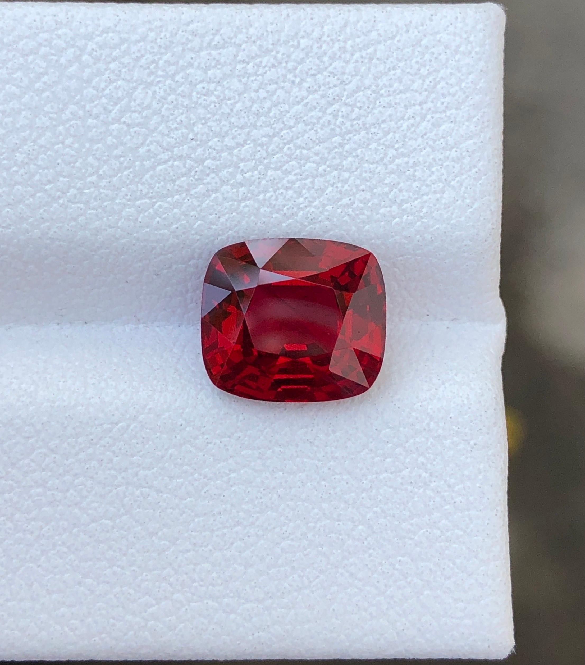 Vivid Red Spinel 3 carat Burma cushion Rare  In New Condition For Sale In Bangkok, TH