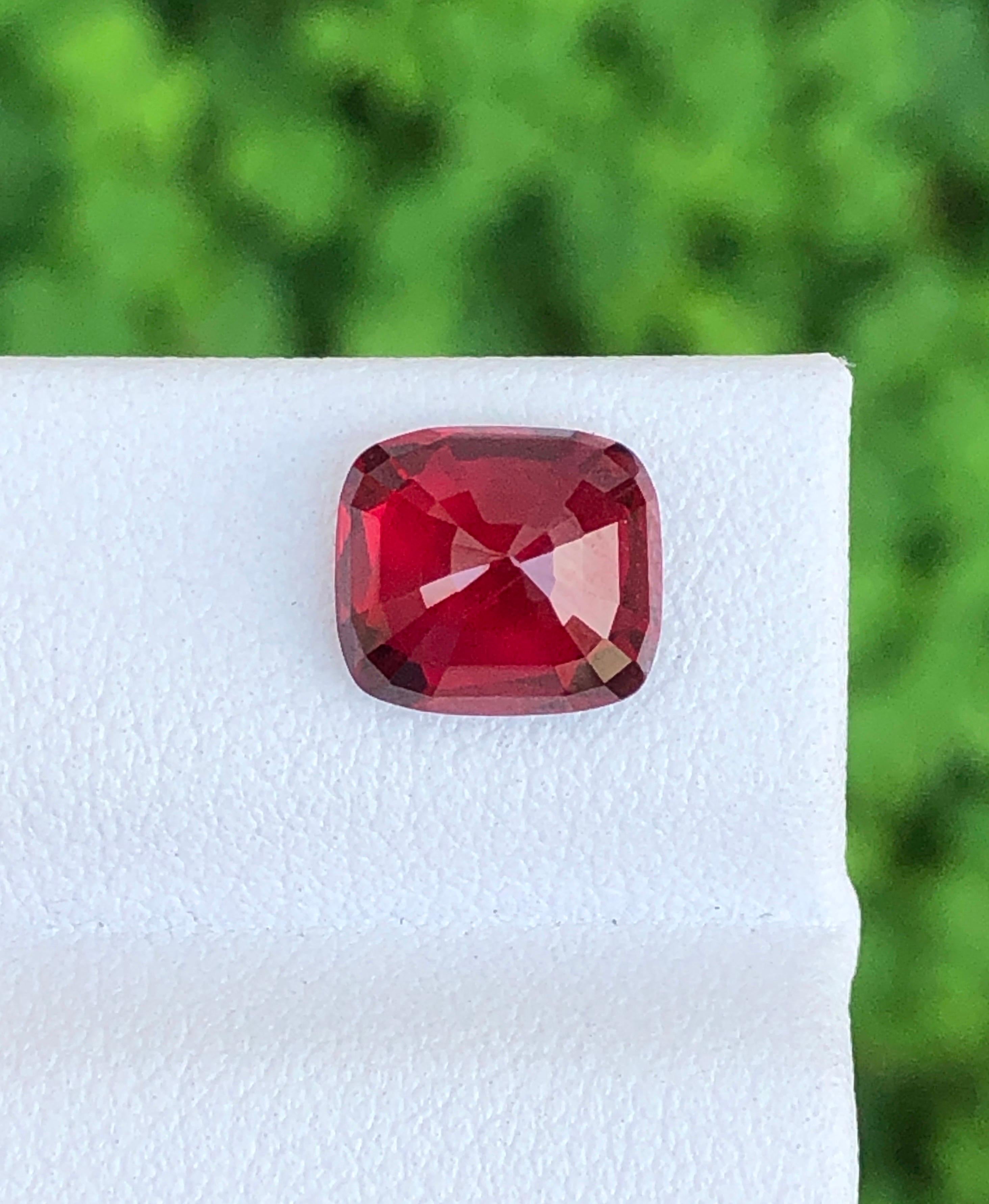 Vivid Red Spinel 3 carat Burma cushion Rare  For Sale 2