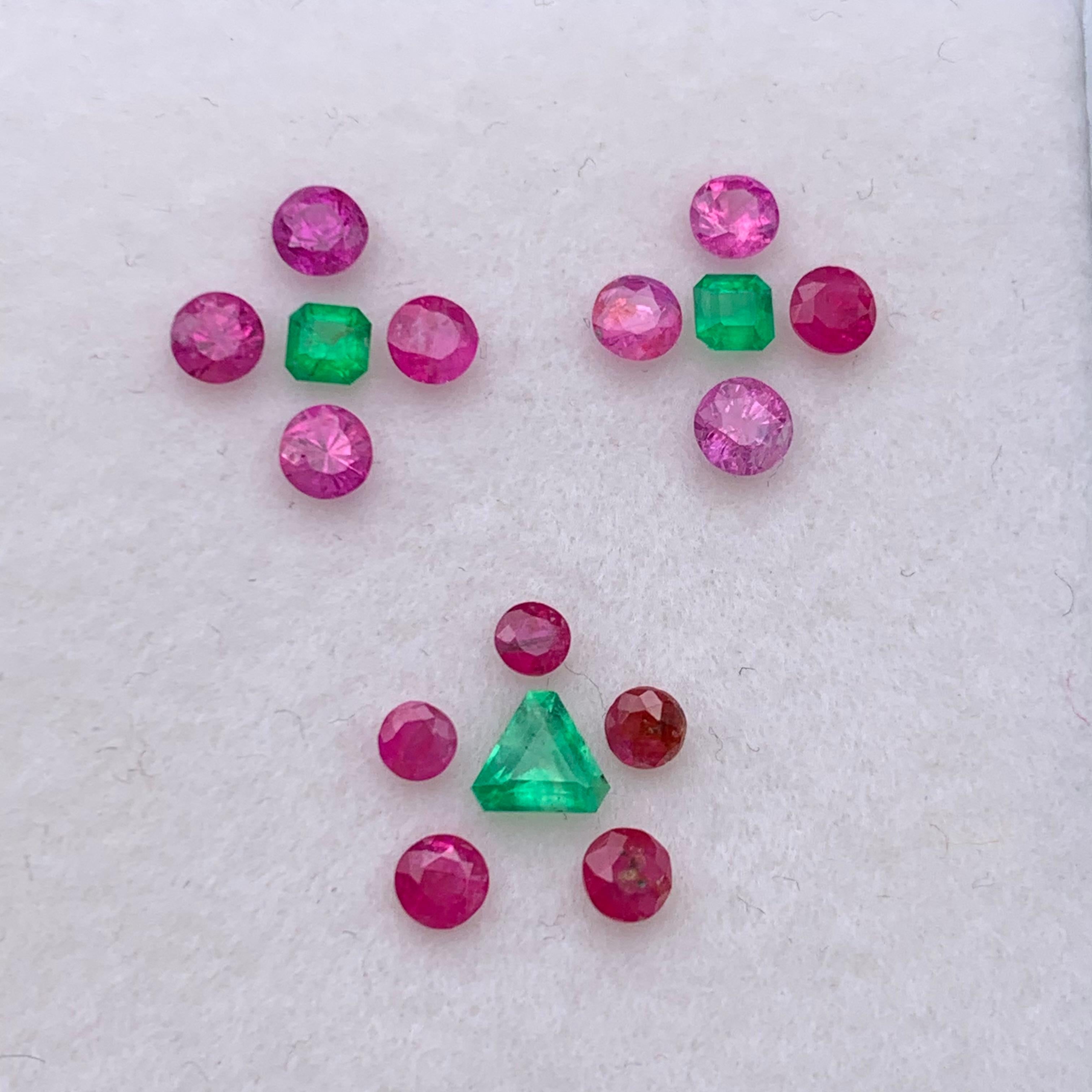 Conjunto de gemas sueltas de rubí natural de color rosa vivo y rojizo y esmeralda verde de 2,20 quilates Corte redondo en venta