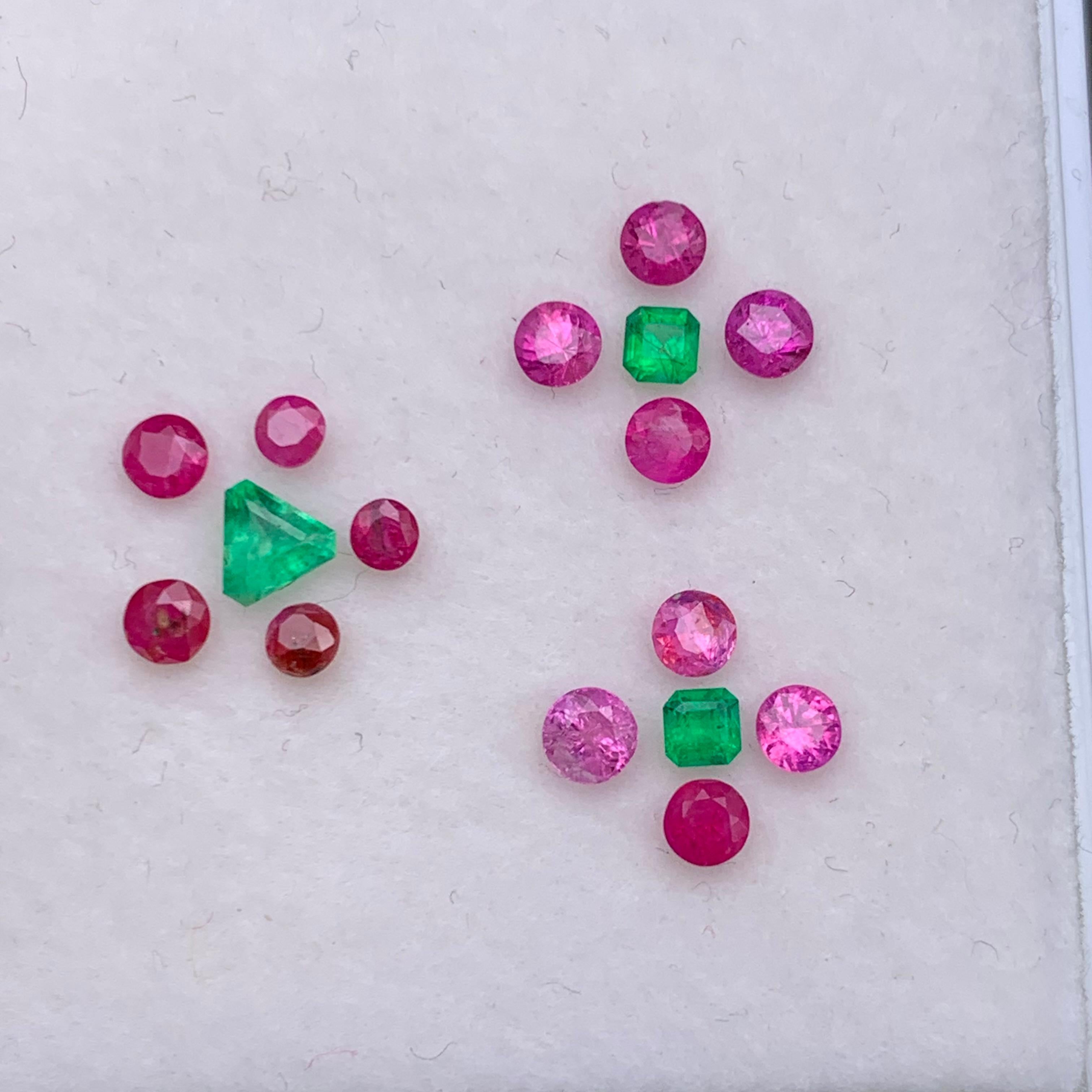 Conjunto de gemas sueltas de rubí natural de color rosa vivo y rojizo y esmeralda verde de 2,20 quilates en Nuevo estado para la venta en Peshawar, PK