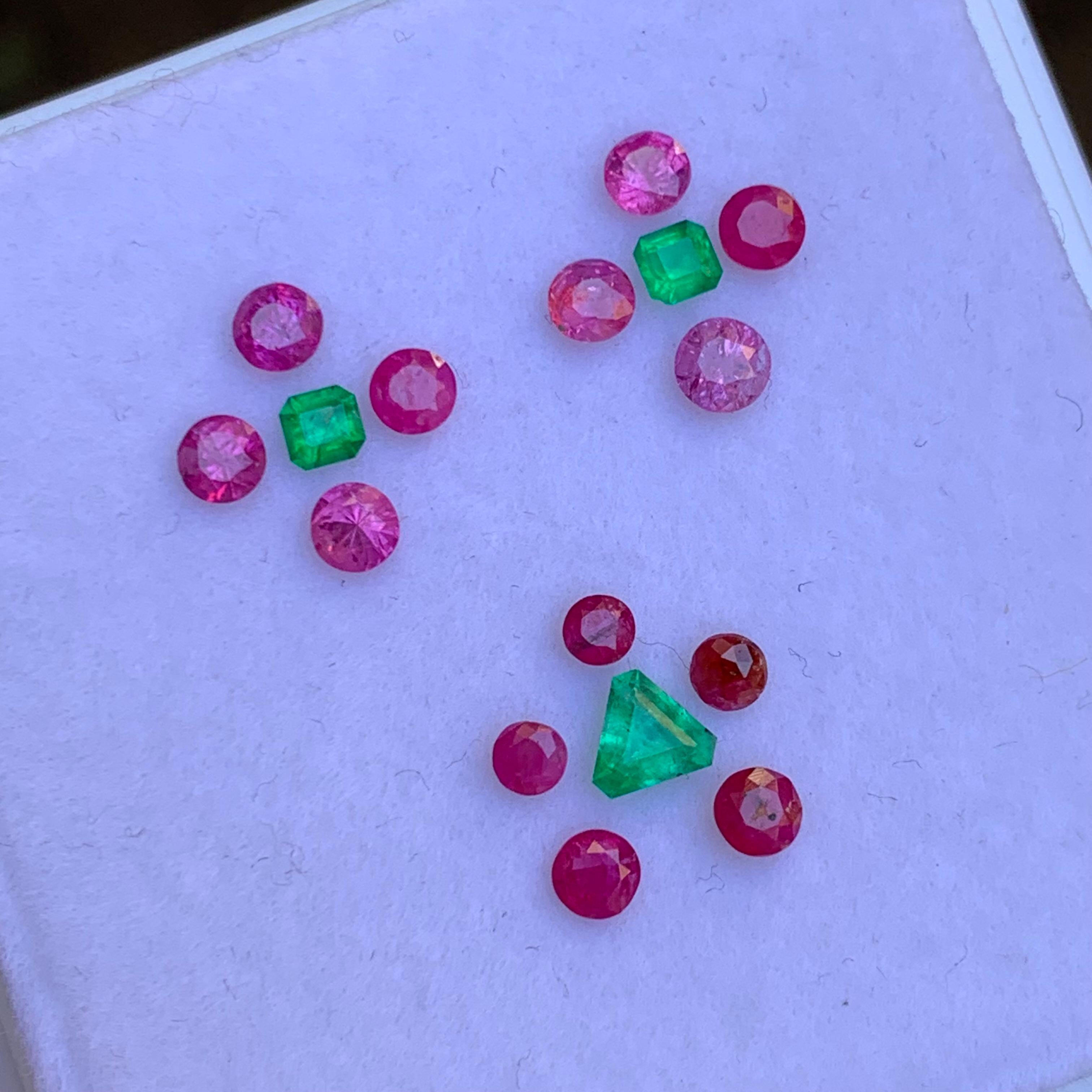 Conjunto de gemas sueltas de rubí natural de color rosa vivo y rojizo y esmeralda verde de 2,20 quilates en venta 1
