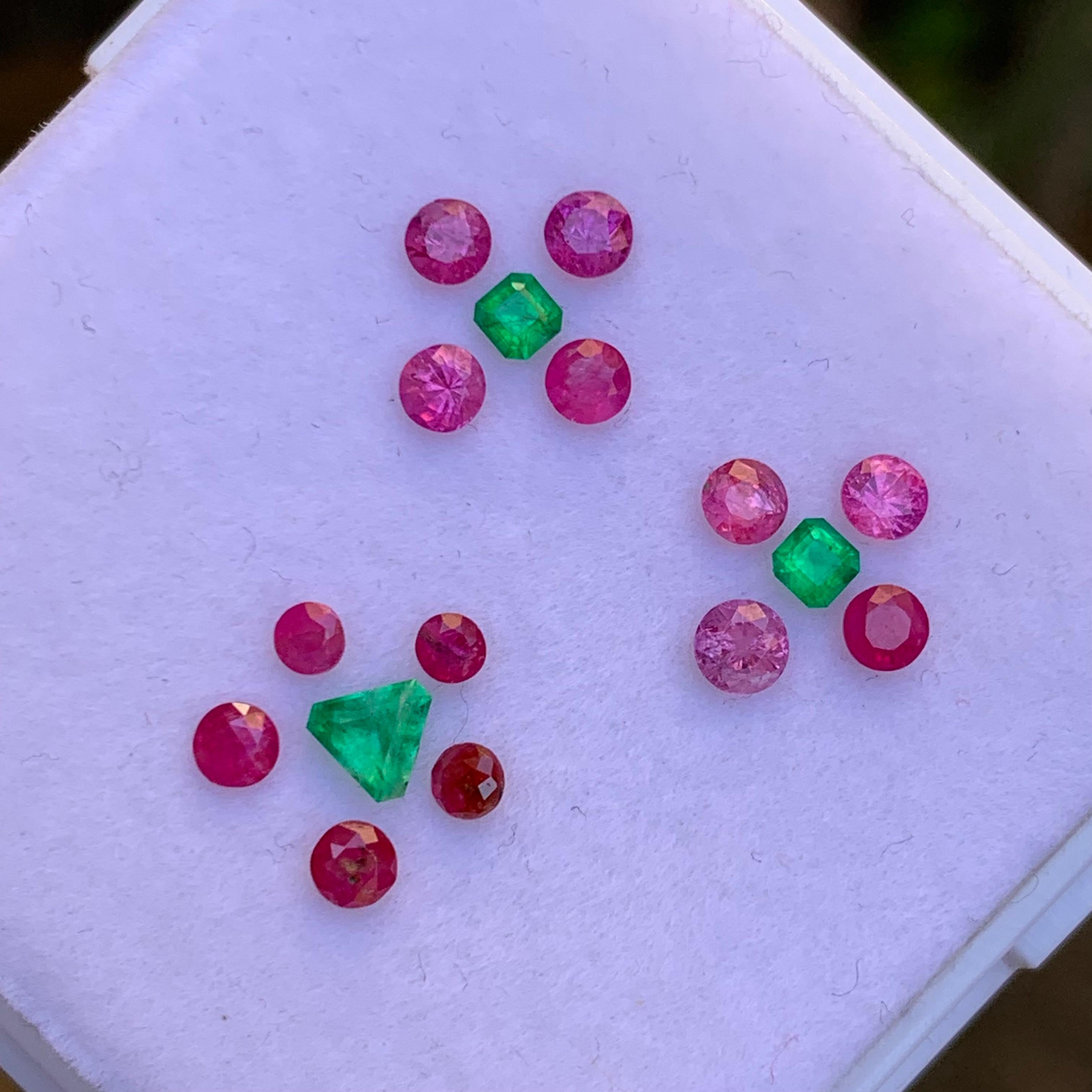 Conjunto de gemas sueltas de rubí natural de color rosa vivo y rojizo y esmeralda verde de 2,20 quilates en venta 2