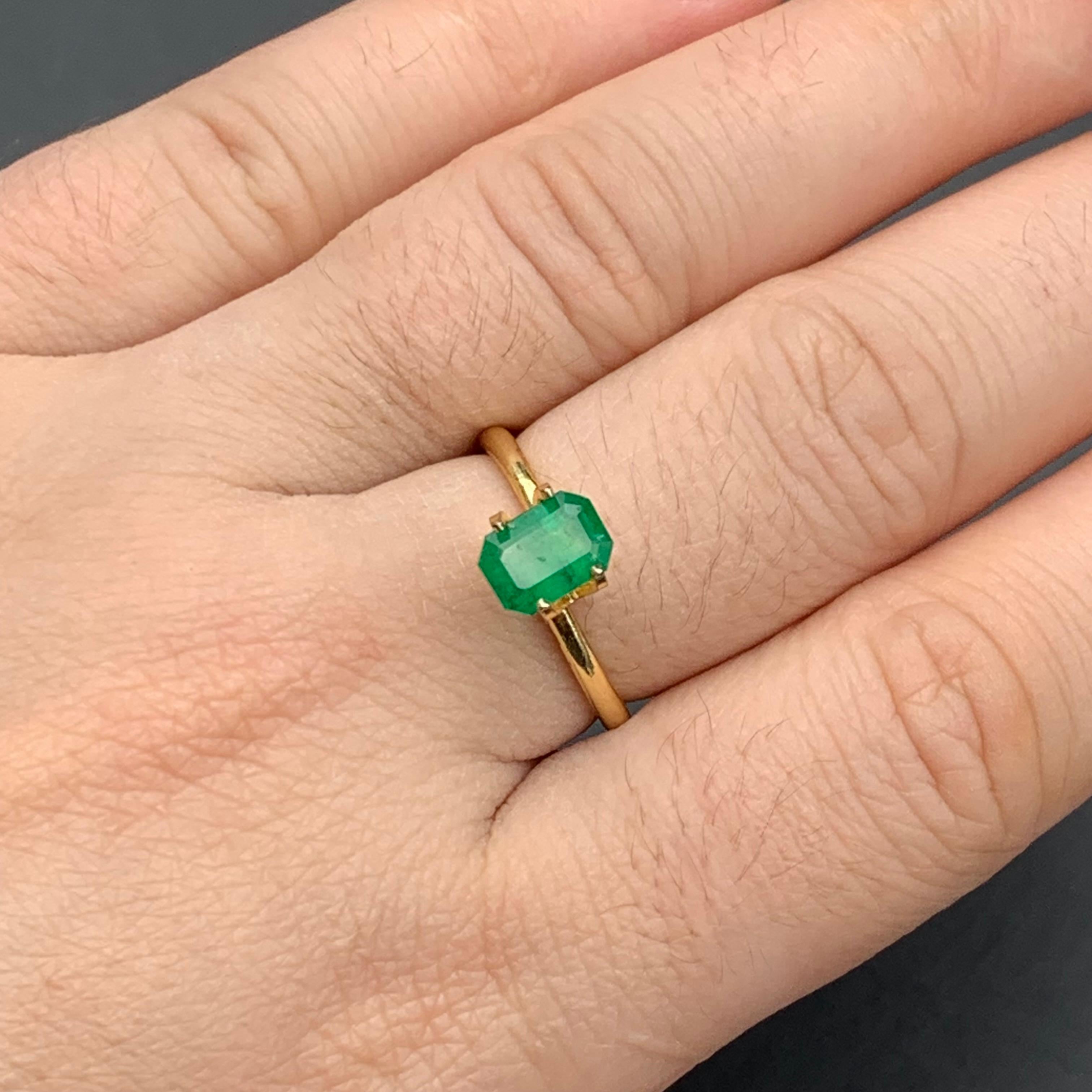 Vivid Rich Green Natural Emerald Ring Loose Gemstone 1.15 Ct Emerald Cut-Jewelry In New Condition For Sale In Peshawar, PK