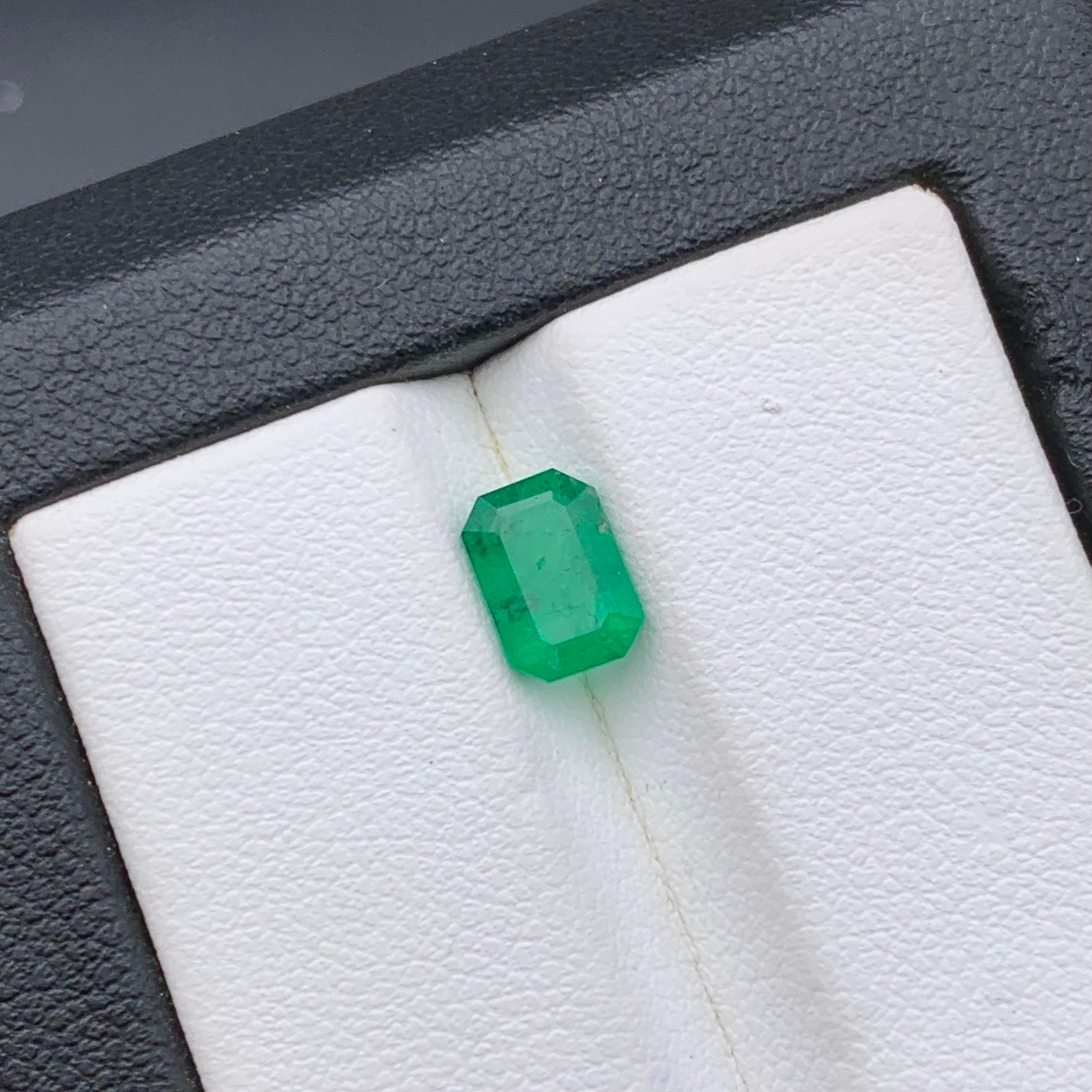 Women's or Men's Vivid Rich Green Natural Emerald Ring Loose Gemstone 1.15 Ct Emerald Cut-Jewelry For Sale