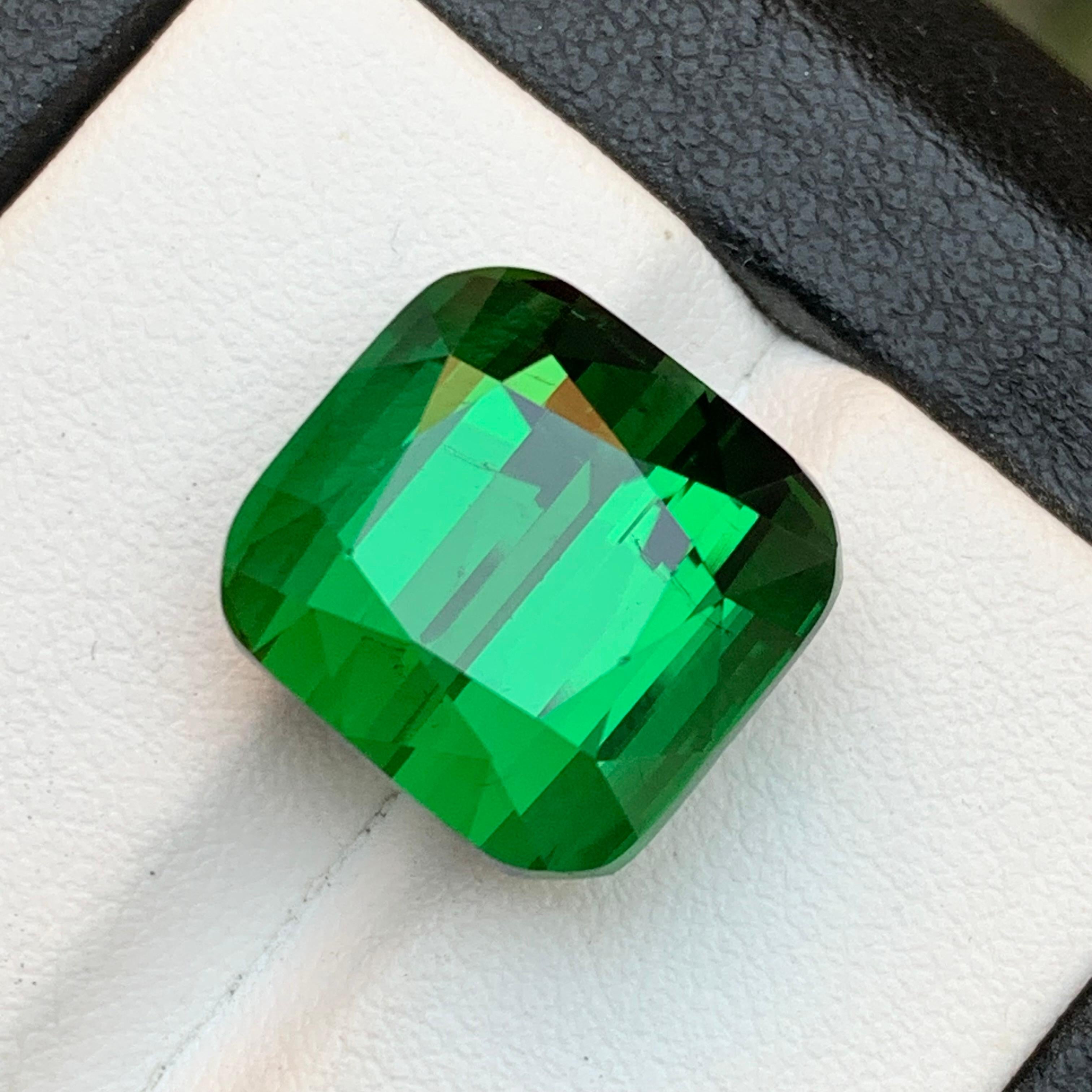Contemporary Vivid Rich Green Natural Tourmaline Pendant Loose Gemstone 16.75 Ct Cushion Cut