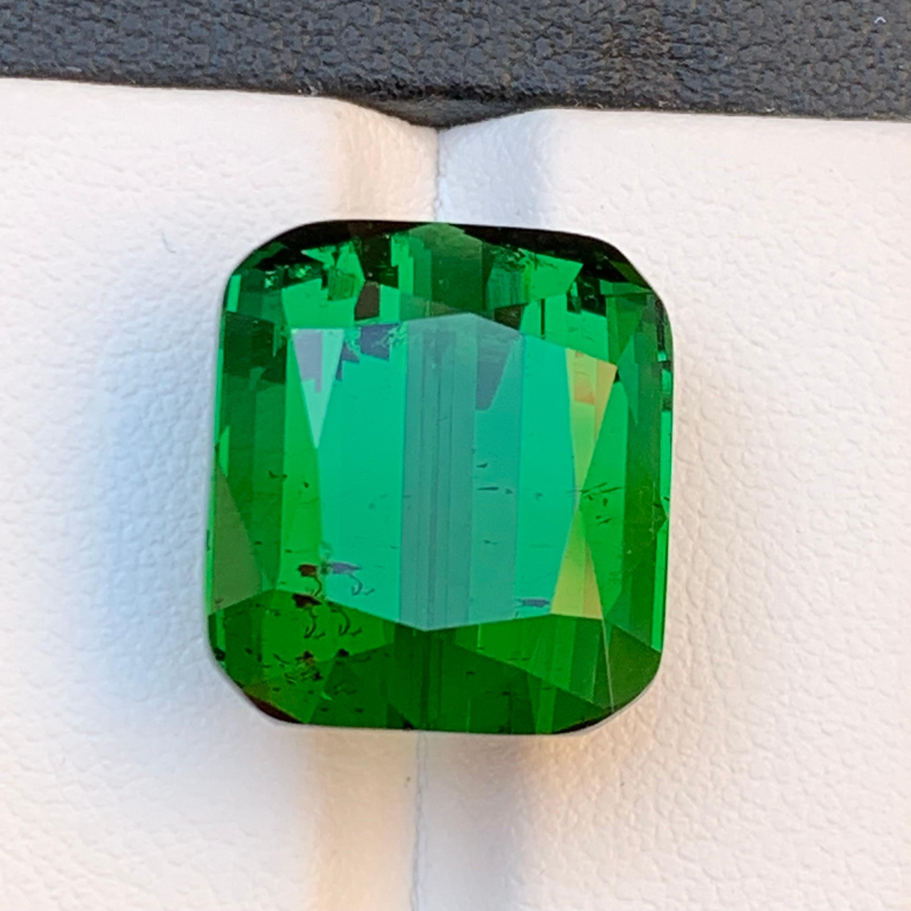 Taille coussin Pendentif en tourmaline naturelle verte riche 26,40 carats en vente