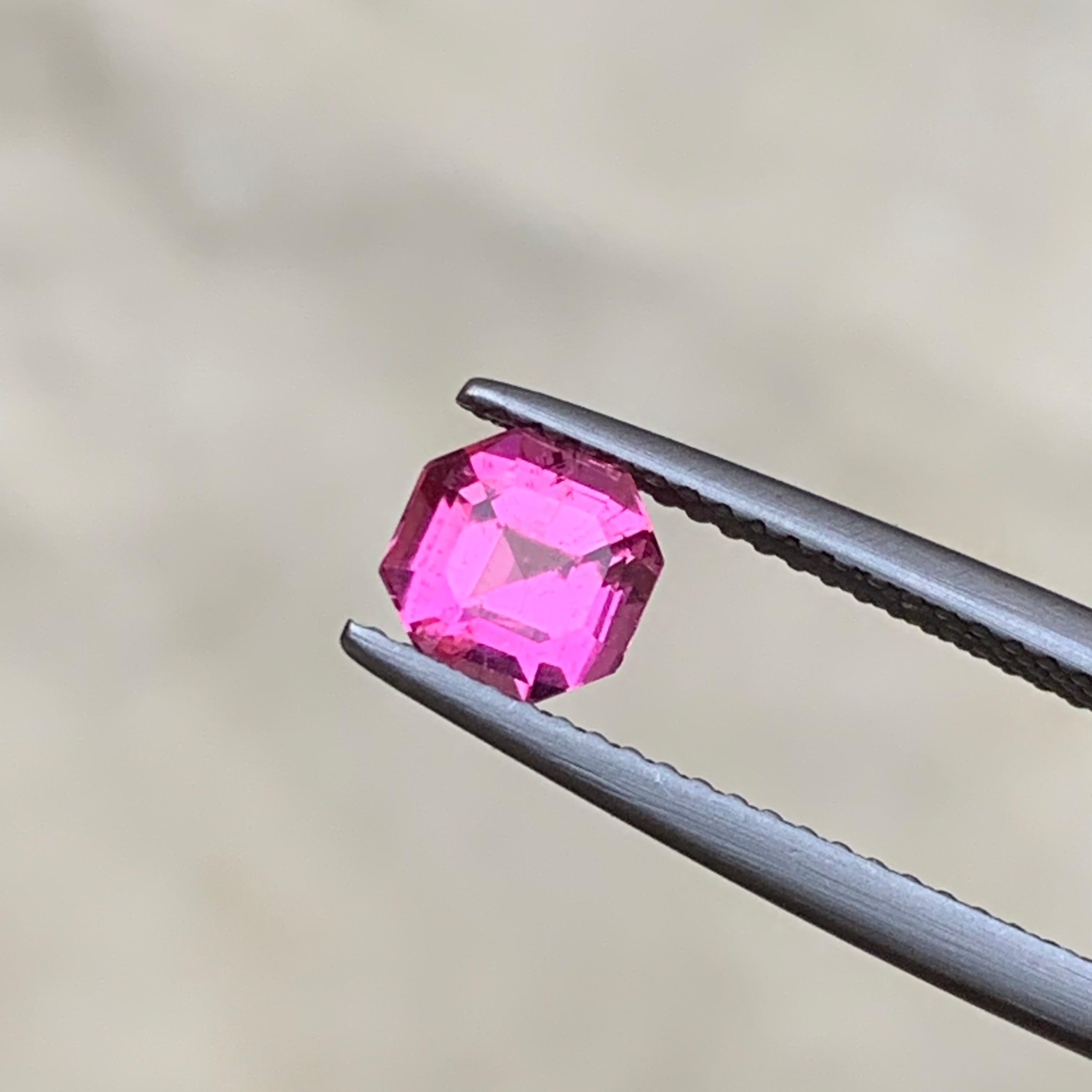 Vivid Rose Pink Natural Tourmaline Ring Gemstone 1.20Ct Octagon Cut for Jewelry For Sale 4