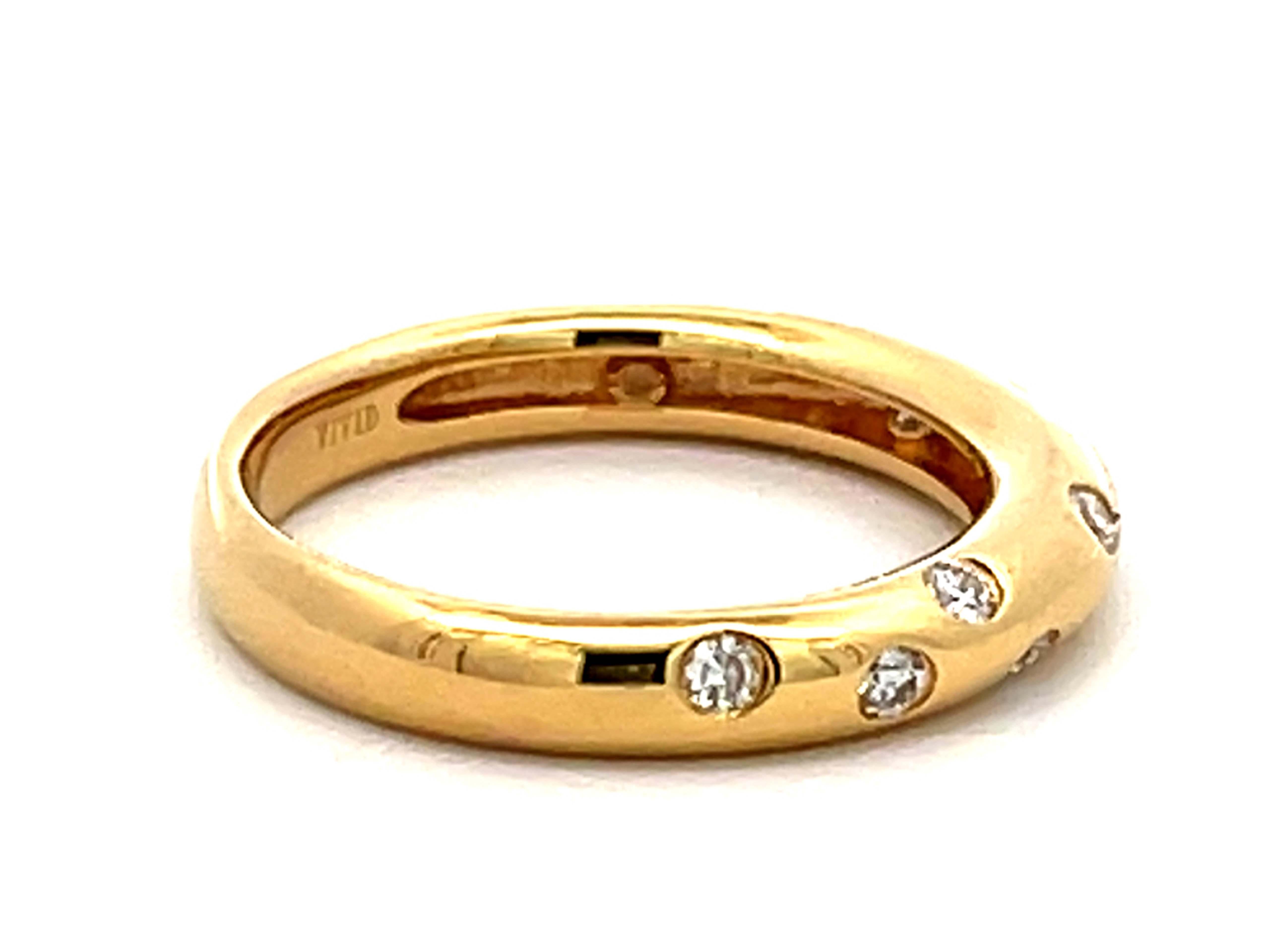 VIVID Rounded Diamond Band Ring 18K Yellow Gold In Excellent Condition For Sale In Honolulu, HI