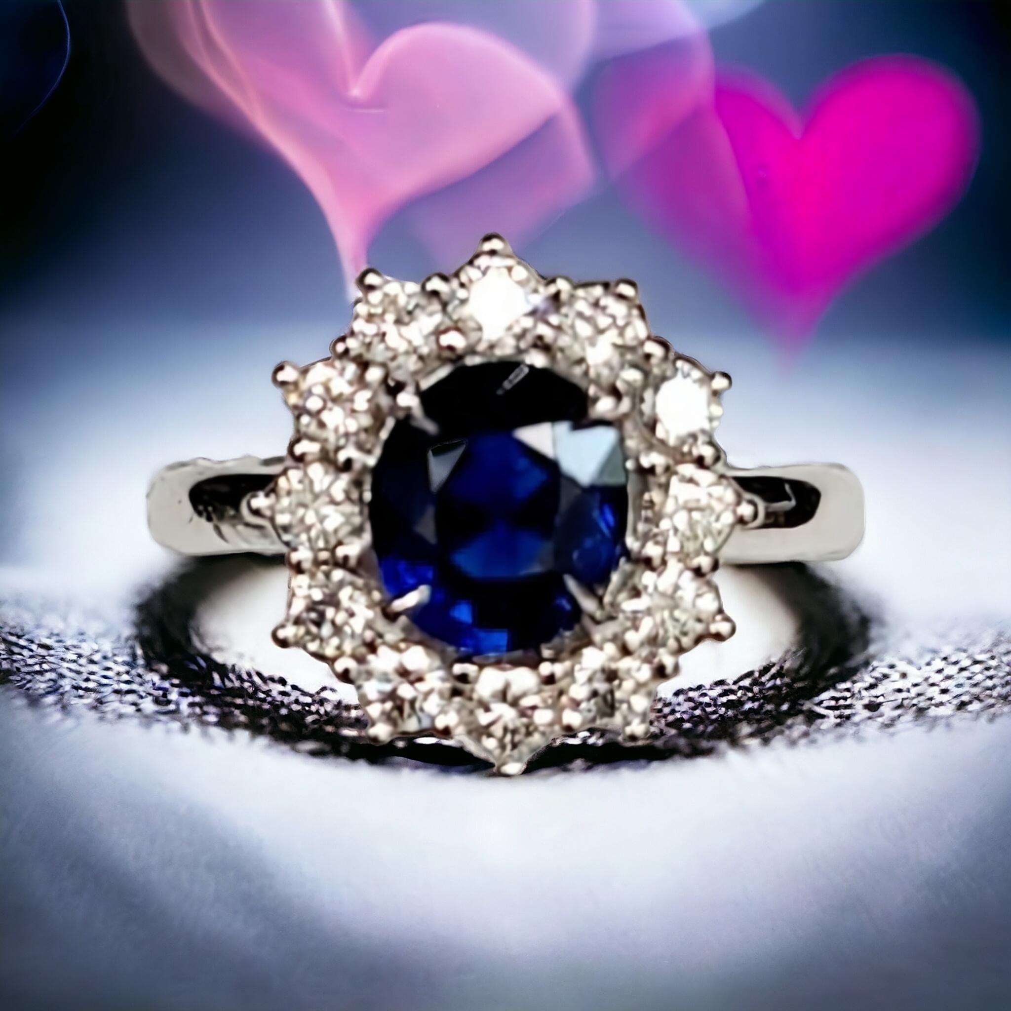 Questo squisito anello di LaFrancee è un capolavoro straordinario che presenta uno zaffiro naturale non riscaldato, di colore blu reale e perfettamente pulito, proveniente dalle miniere di Mogok in Birmania. Lo zaffiro è naturale e non riscaldato ed