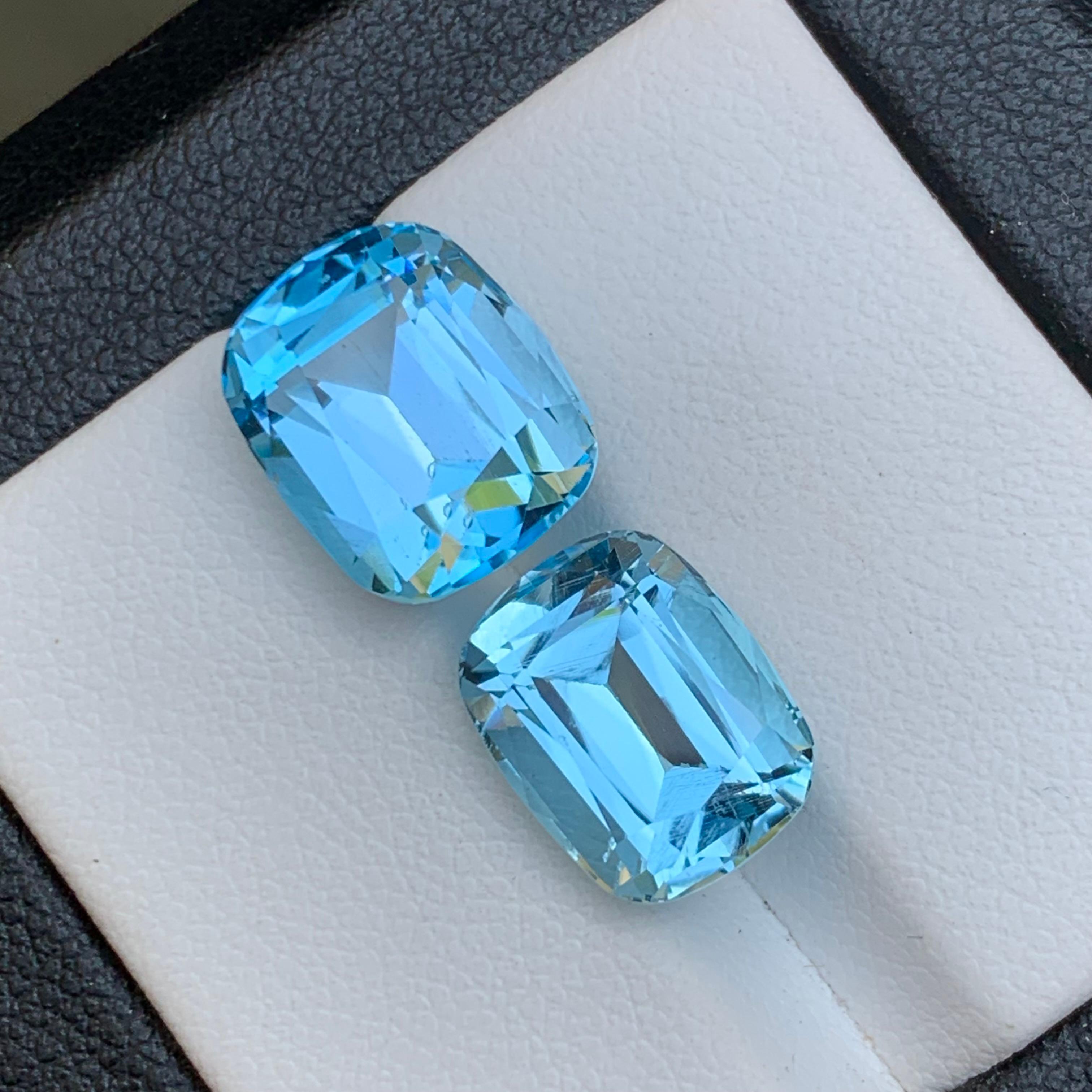 Contemporary Vivid Sky Blue Natural Swiss Blue Topaz Gemstones 13.80 Ct Cushion Cut-Jewelry For Sale