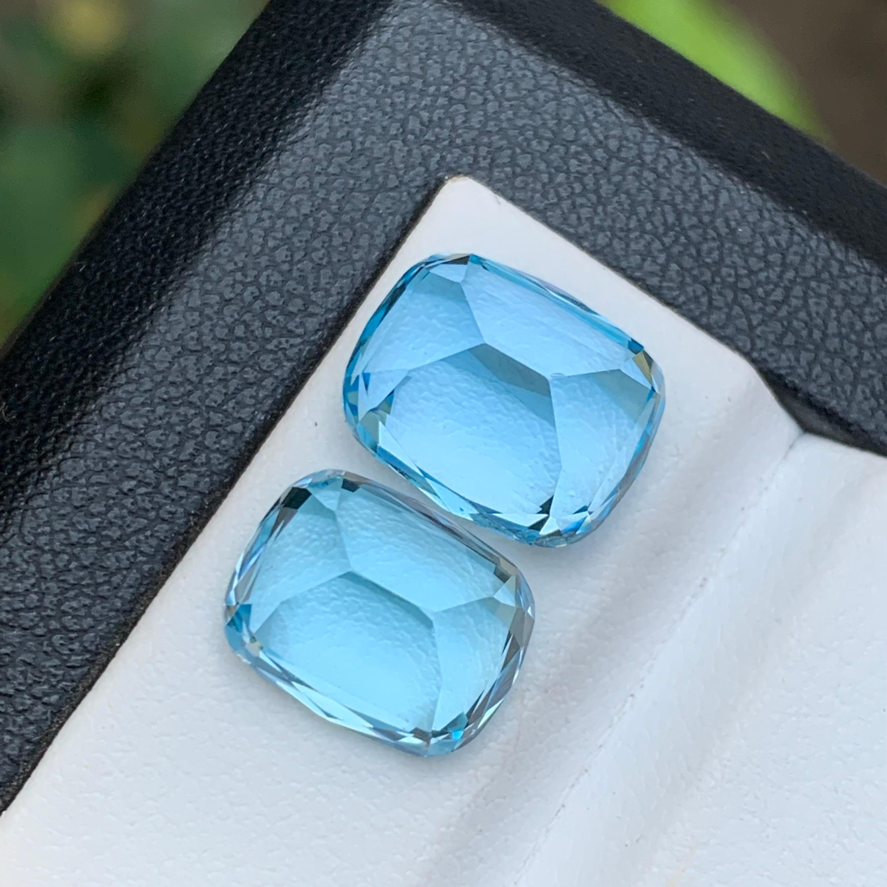 Women's or Men's Vivid Sky Blue Natural Swiss Blue Topaz Gemstones 13.80 Ct Cushion Cut-Jewelry For Sale
